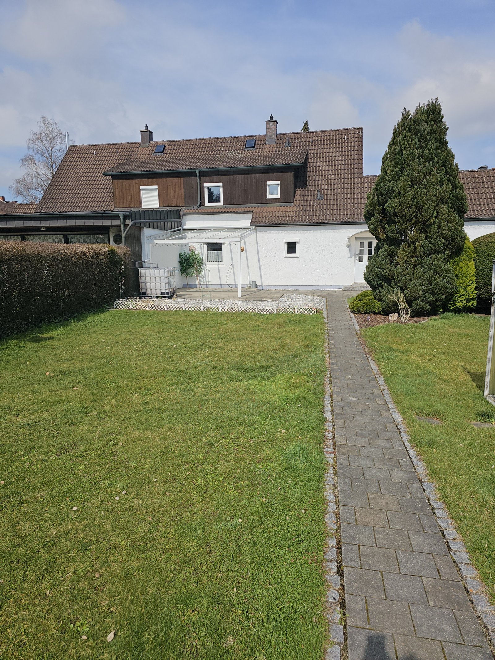 +++gepflegte Doppelhaushälfte in zentraler Lage+++