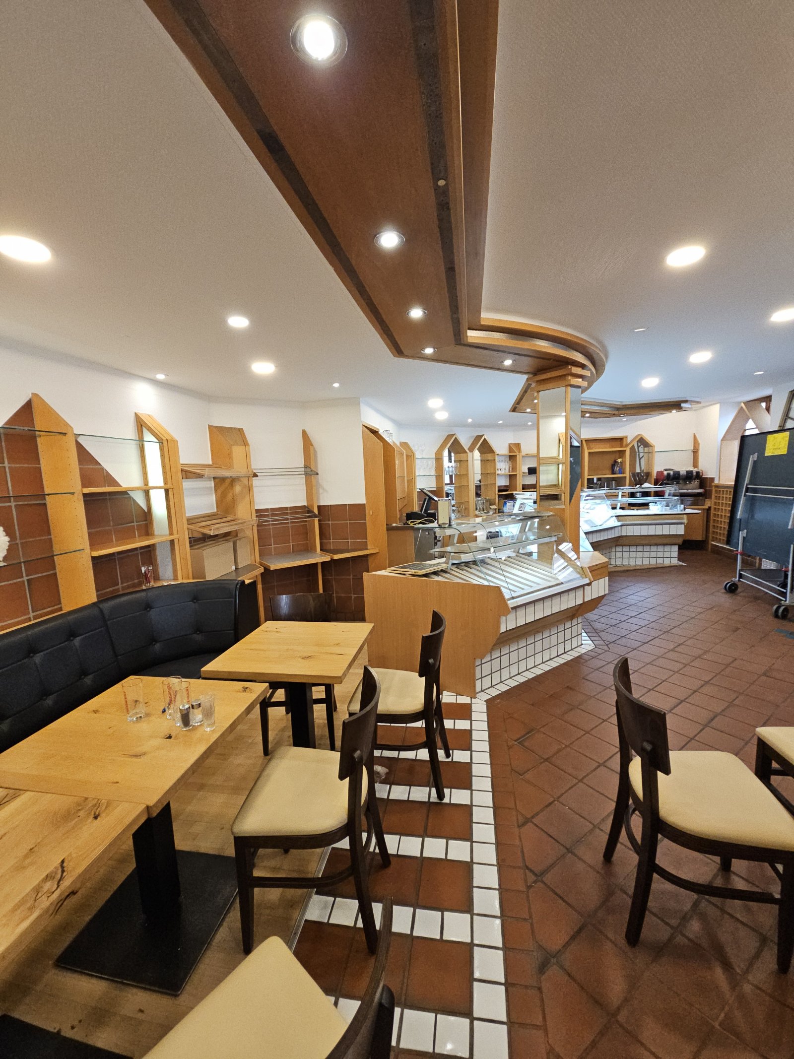 +++Voll eingerichtetes Café in gut frequentierter Lage+++
