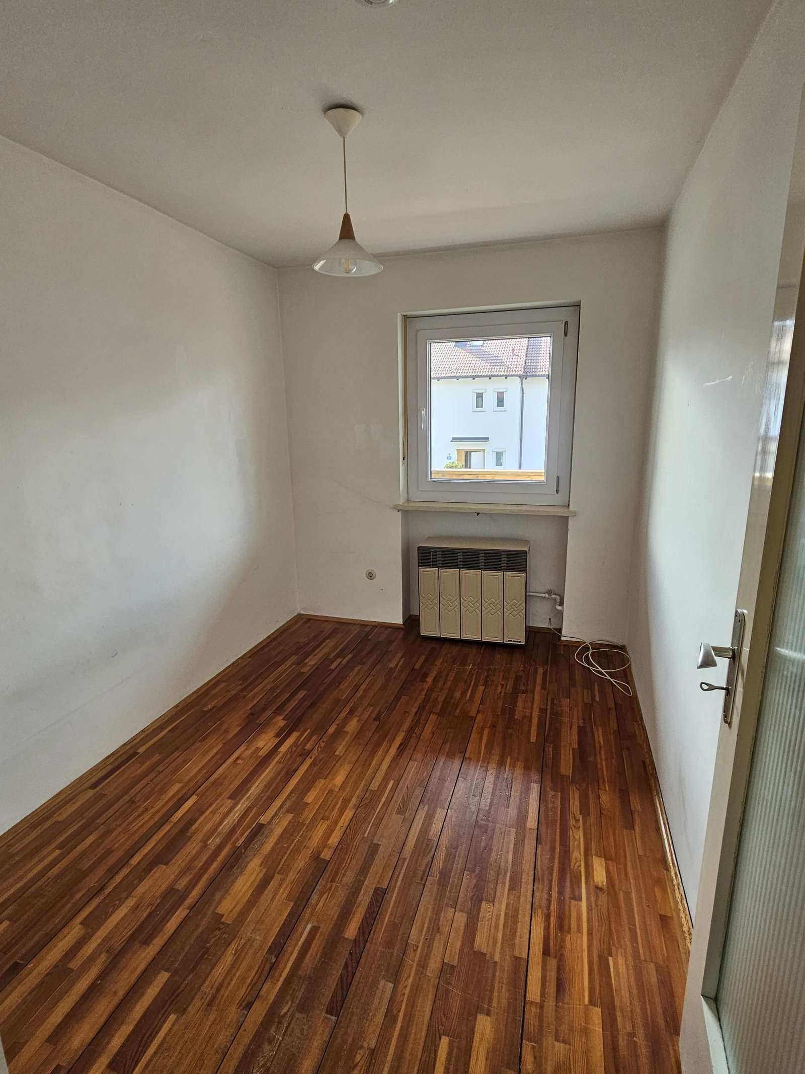 +++Gelegenheit! 5 Reihenhäuser mit Gärten und 4 Garagen +++