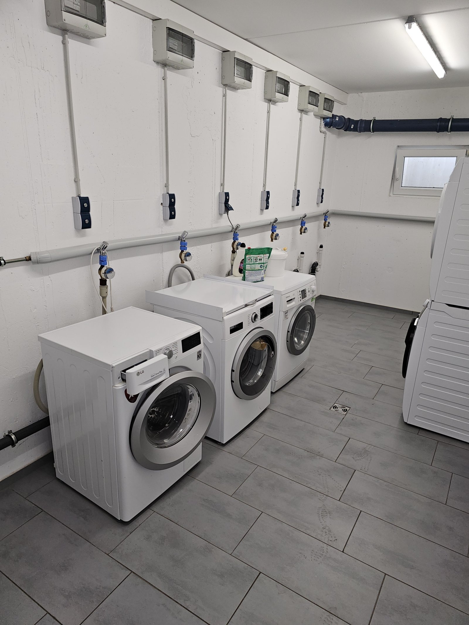 +++ Hochwertige 4.-Zi-Whg. im 3. OG mit EBK und TG-Stellplatz +++