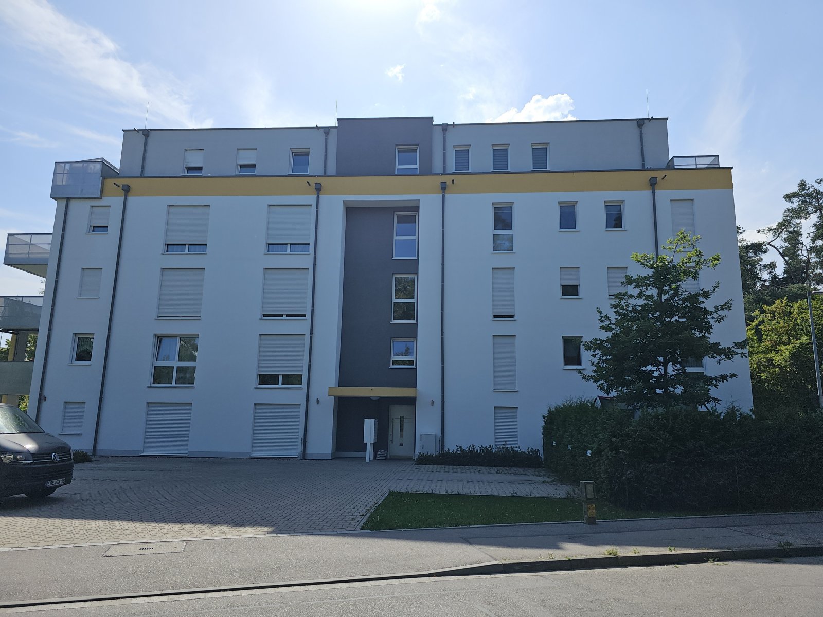 +++ Hochwertige 4.-Zi-Whg. im 3. OG mit EBK und TG-Stellplatz +++