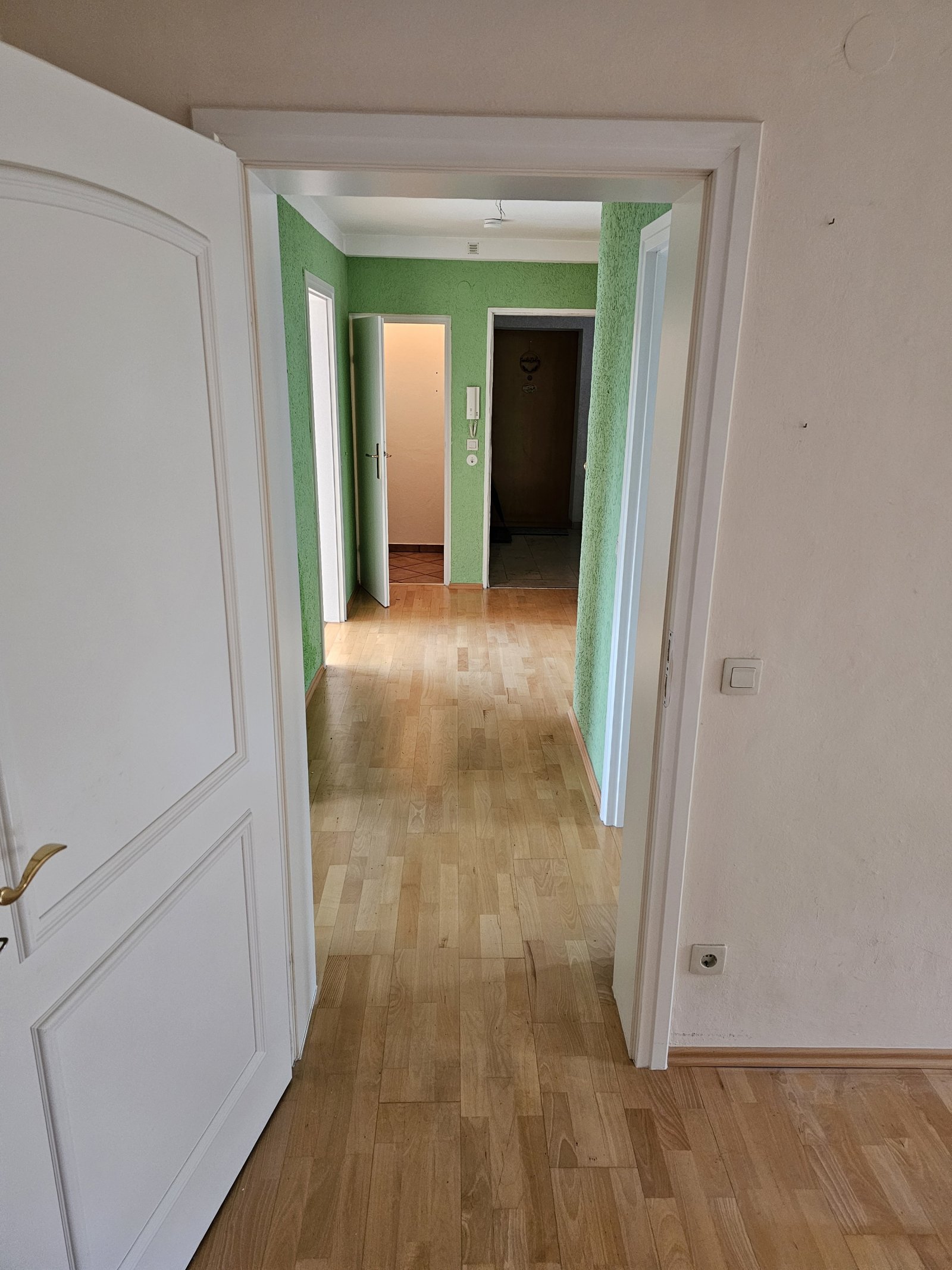 +++ Sehr zentral gelegene 3 Zi. -Whg. mit Balkon im 2. OG +++