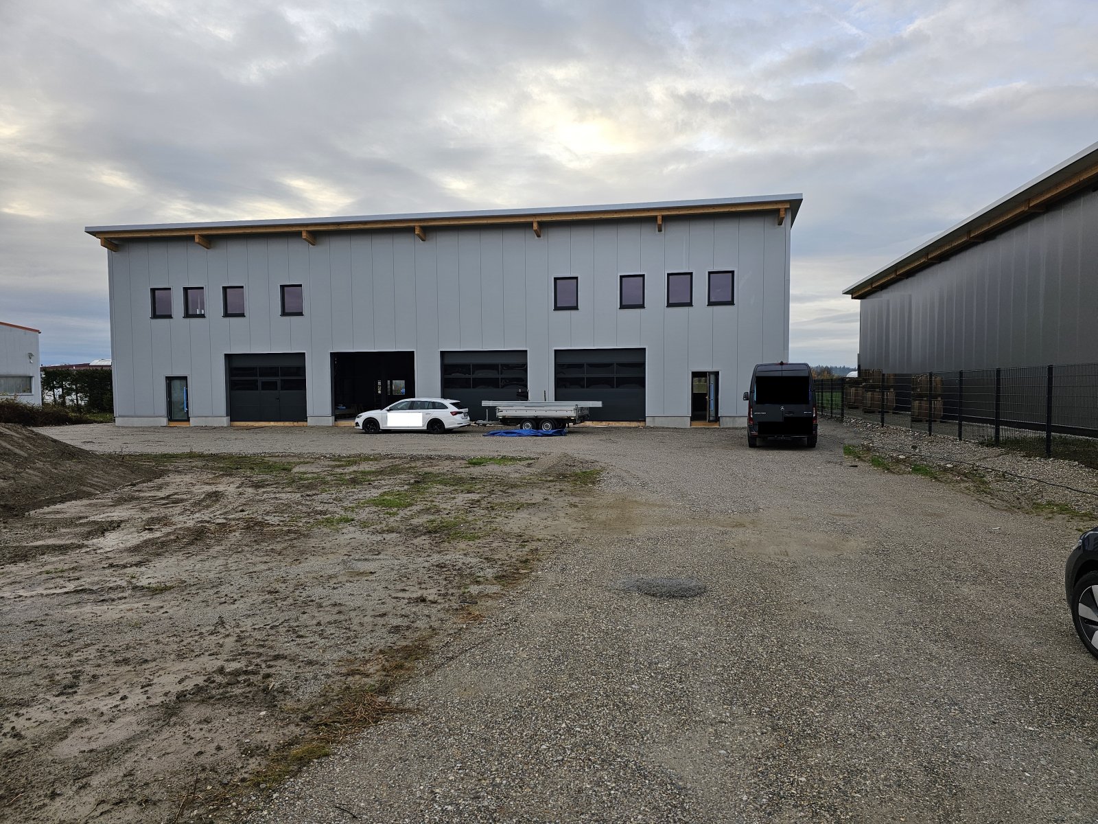 +++Neubau: Beheizte Lagerhalle mit Bürofläche auf 2 Etagen +++