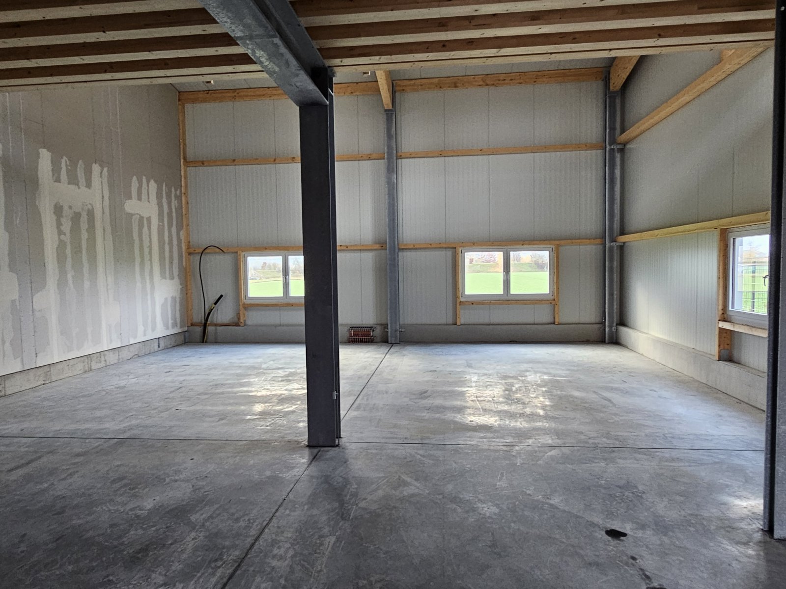 +++Neubau: Beheizte Lagerhalle mit Bürofläche auf 2 Etagen +++