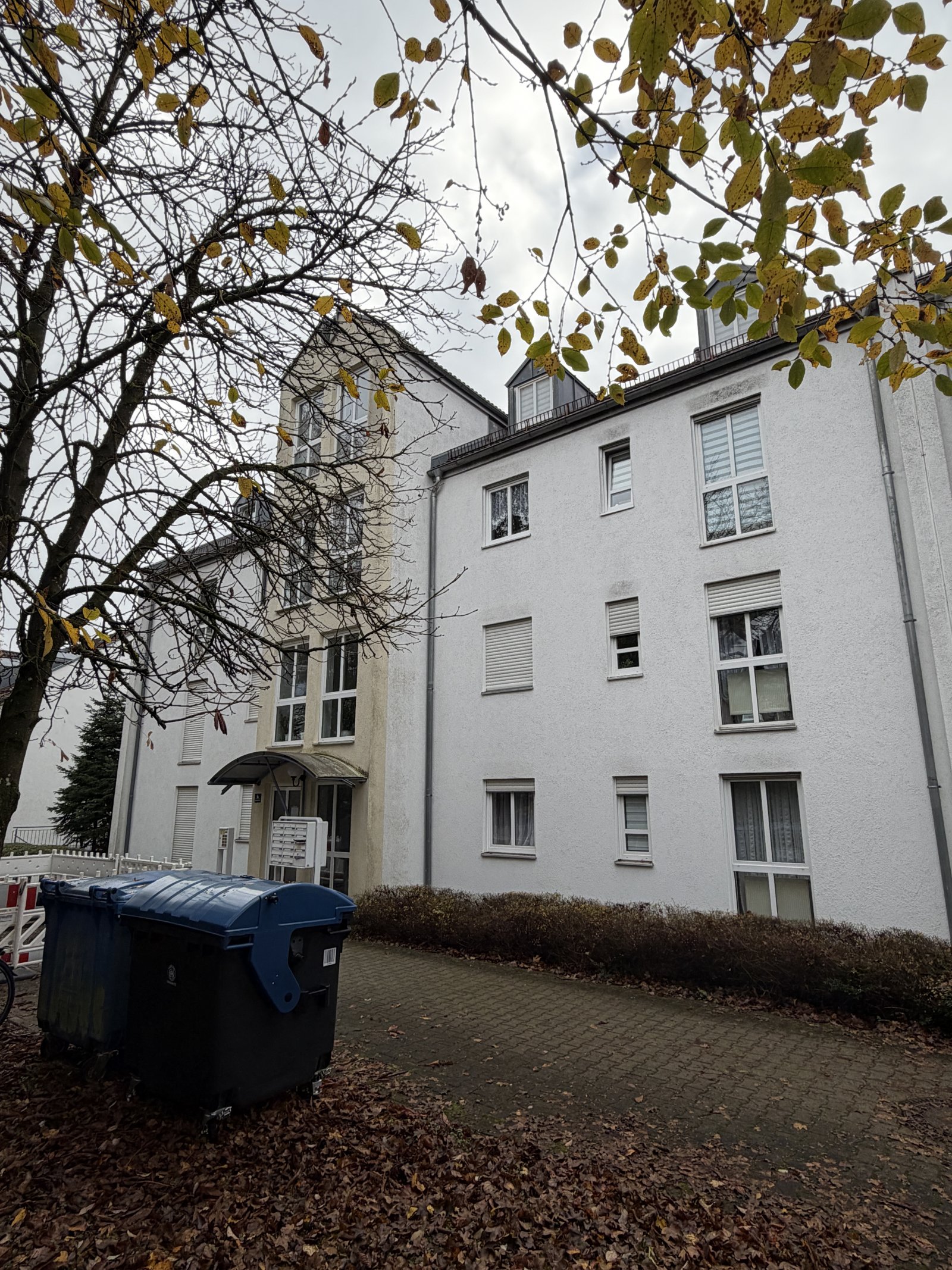 +++ Gelegenheit! Praktisches 1-Zi.-Appartement mit Balkon und TG-Stellplatz +++