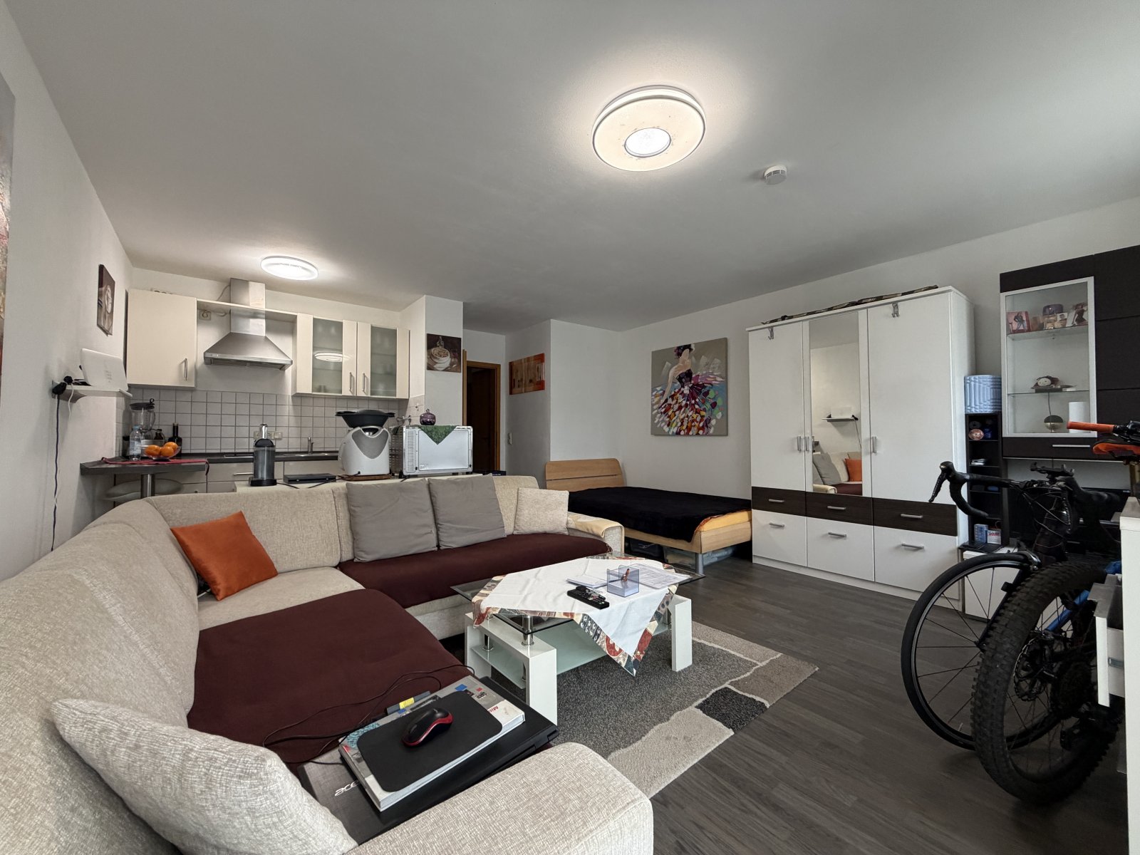 +++ Gelegenheit! Praktisches 1-Zi.-Appartement mit Balkon und TG-Stellplatz +++