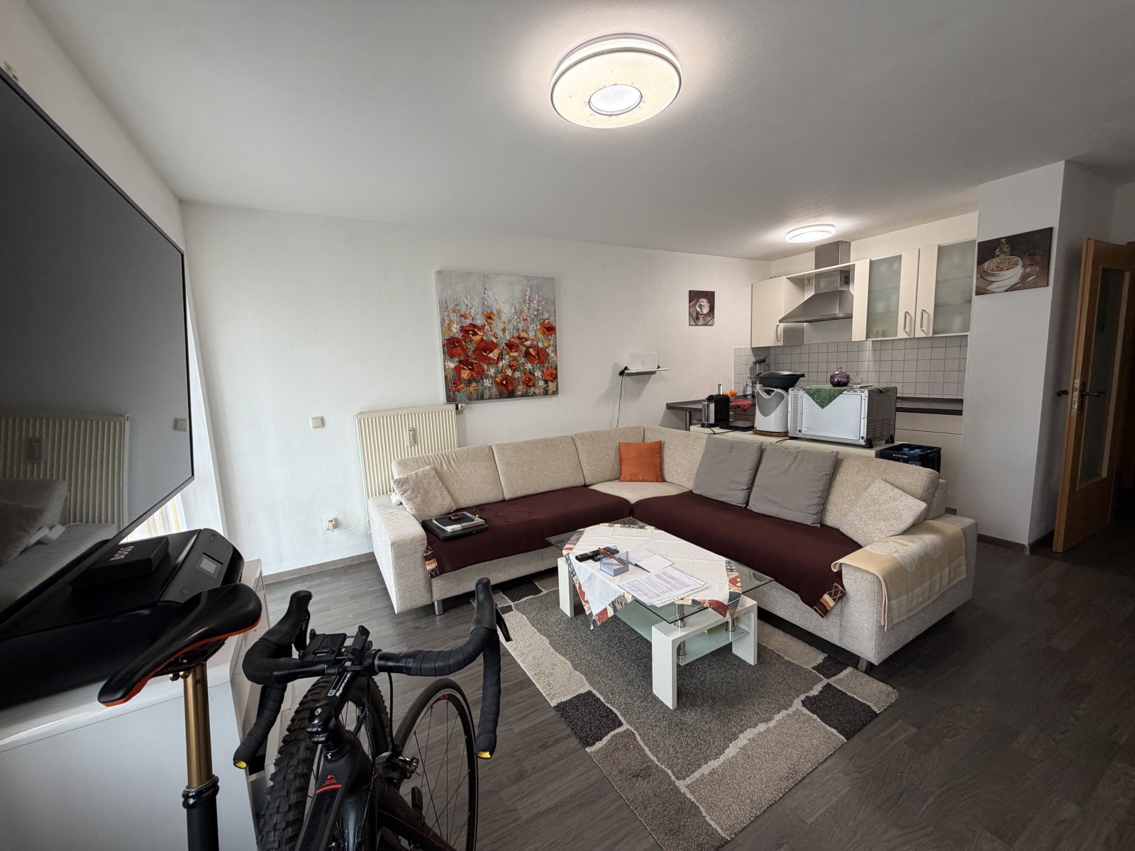 +++ Gelegenheit! Praktisches 1-Zi.-Appartement mit Balkon und TG-Stellplatz +++