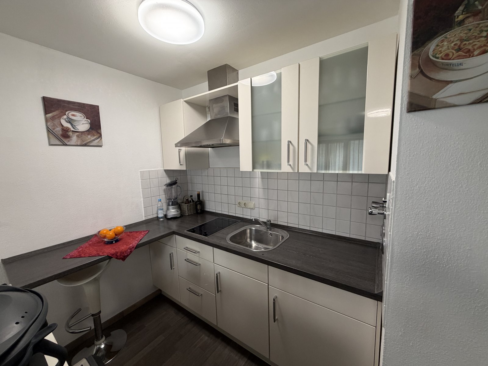 +++ Gelegenheit! Praktisches 1-Zi.-Appartement mit Balkon und TG-Stellplatz +++