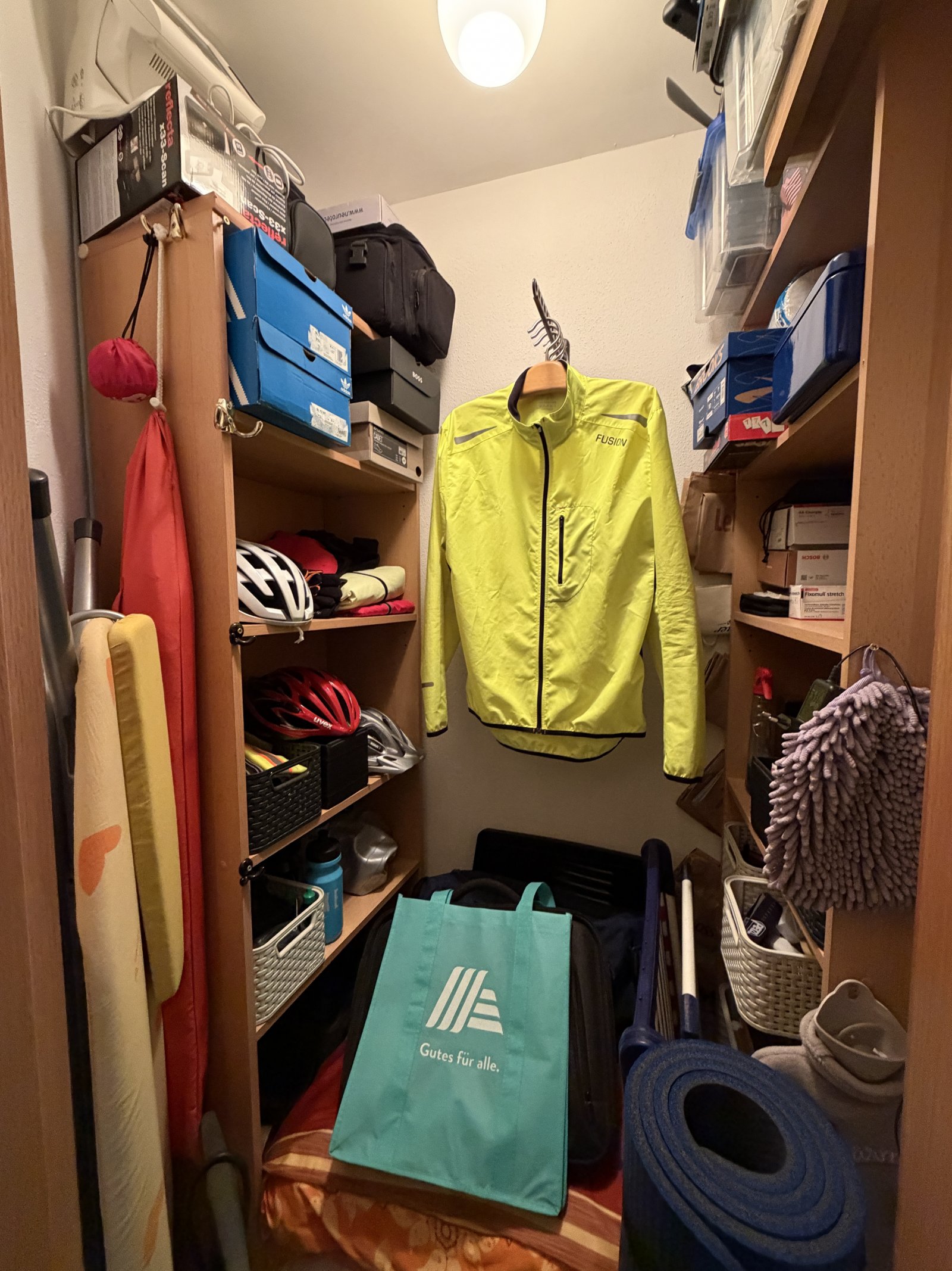 +++ Gelegenheit! Praktisches 1-Zi.-Appartement mit Balkon und TG-Stellplatz +++