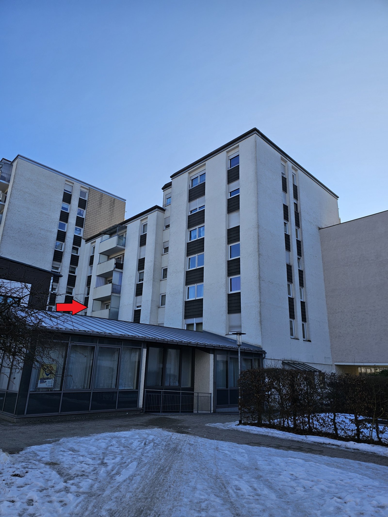 +++  Renovierte, sehr zentrale 4-Zi.Whg. mit Balkon und EBK+++