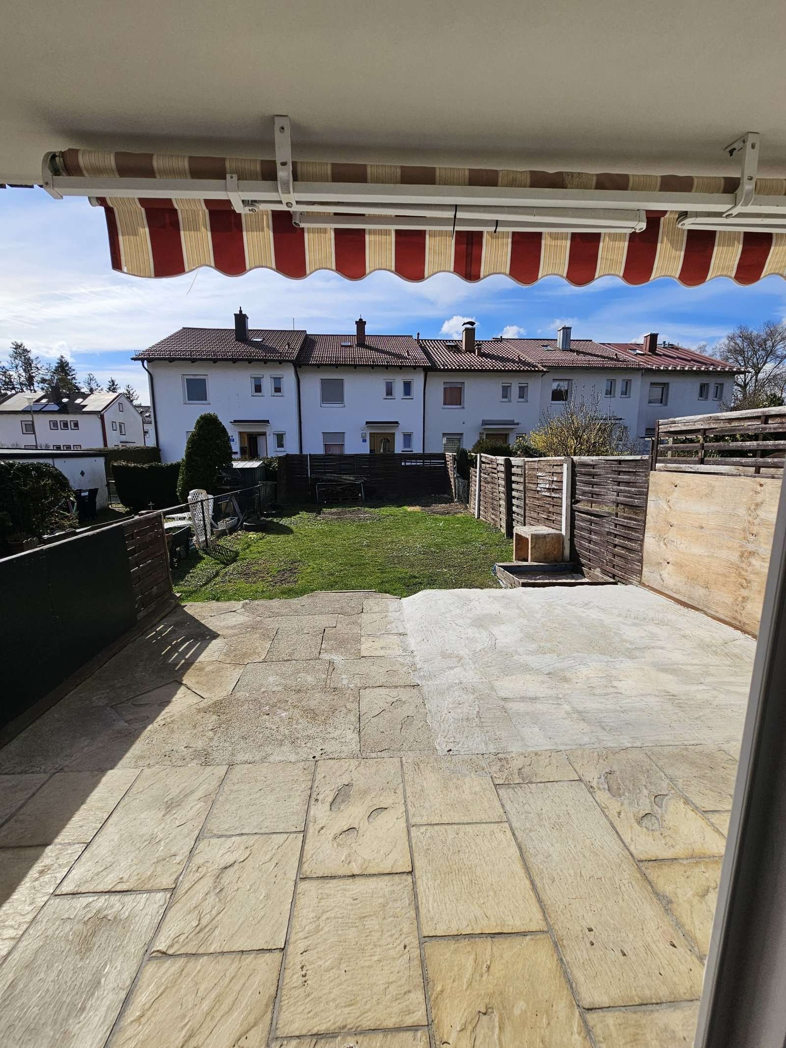 +++Gelegenheit! 5 Reihenhäuser mit Gärten und 4 Garagen +++