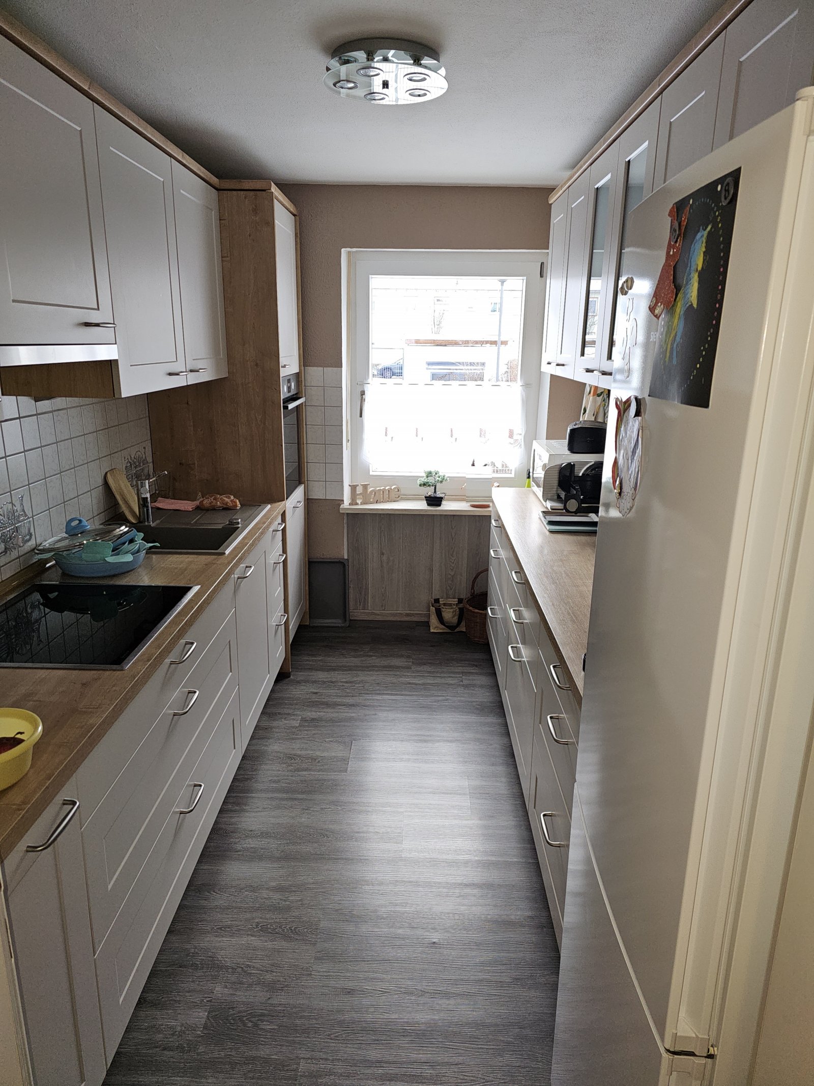 +++ Zentrale 2- Zi.-Hochparterre-Whg. mit Balkon und EBK +++