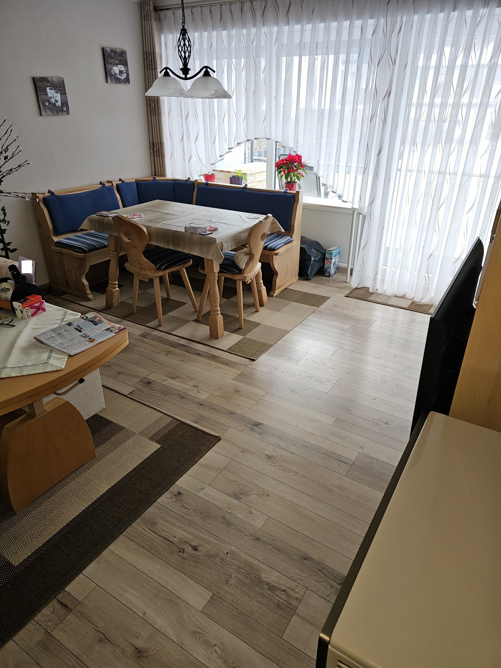 +++ Zentrale 2- Zi.-Hochparterre-Whg. mit Balkon und EBK +++