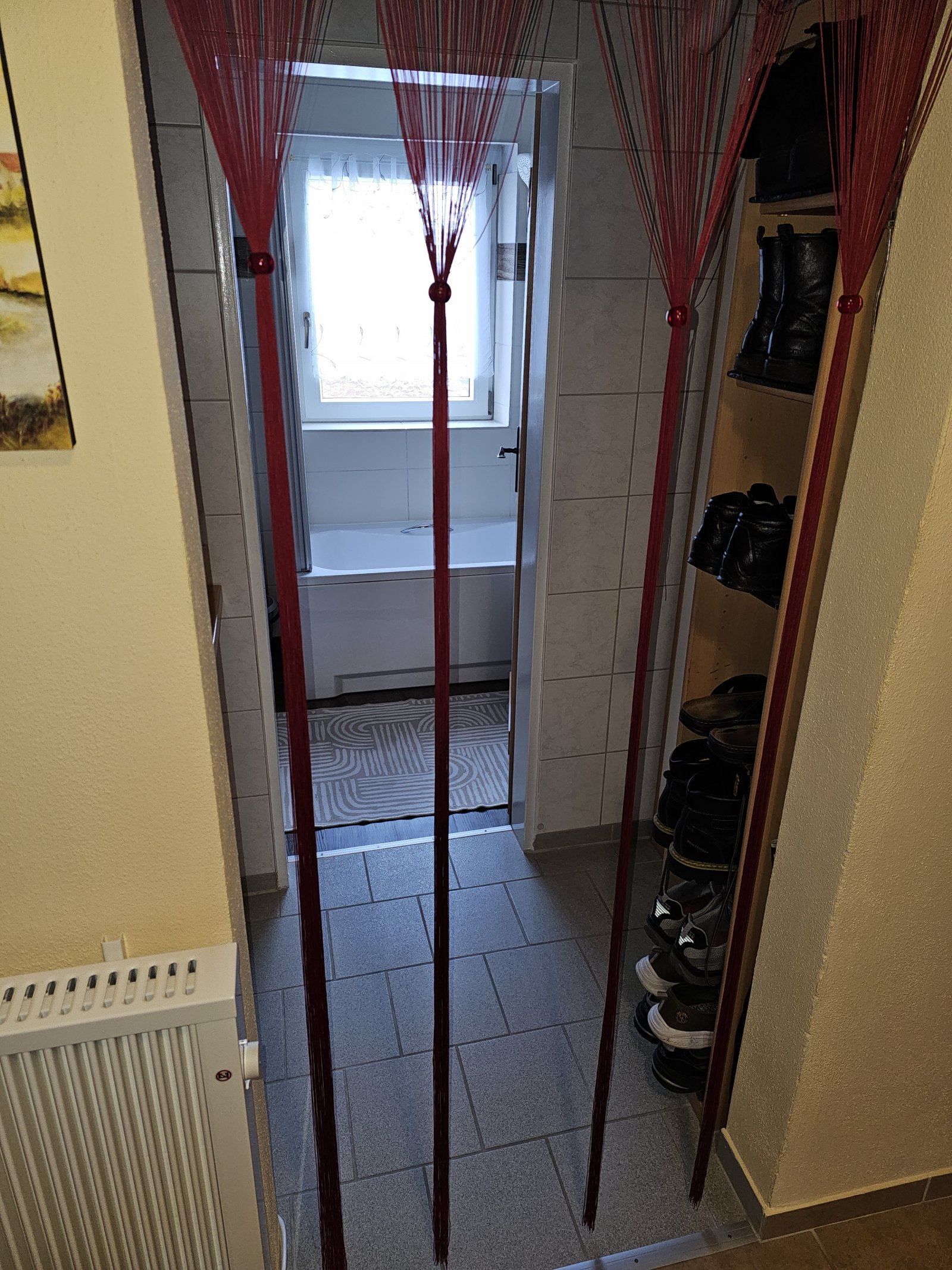 +++ Zentrale 2- Zi.-Hochparterre-Whg. mit Balkon und EBK +++