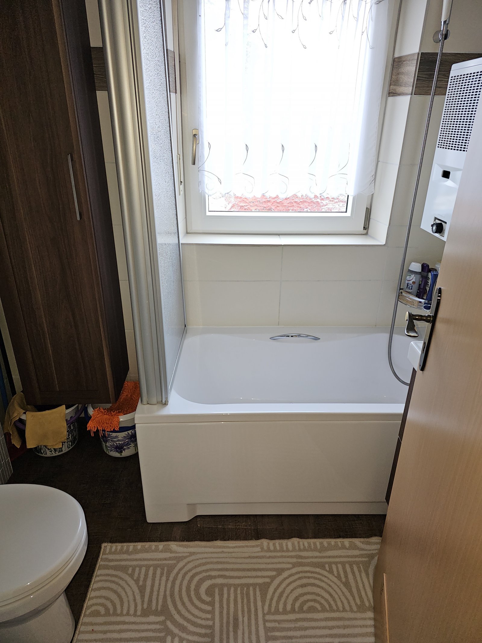 +++ Zentrale 2- Zi.-Hochparterre-Whg. mit Balkon und EBK +++