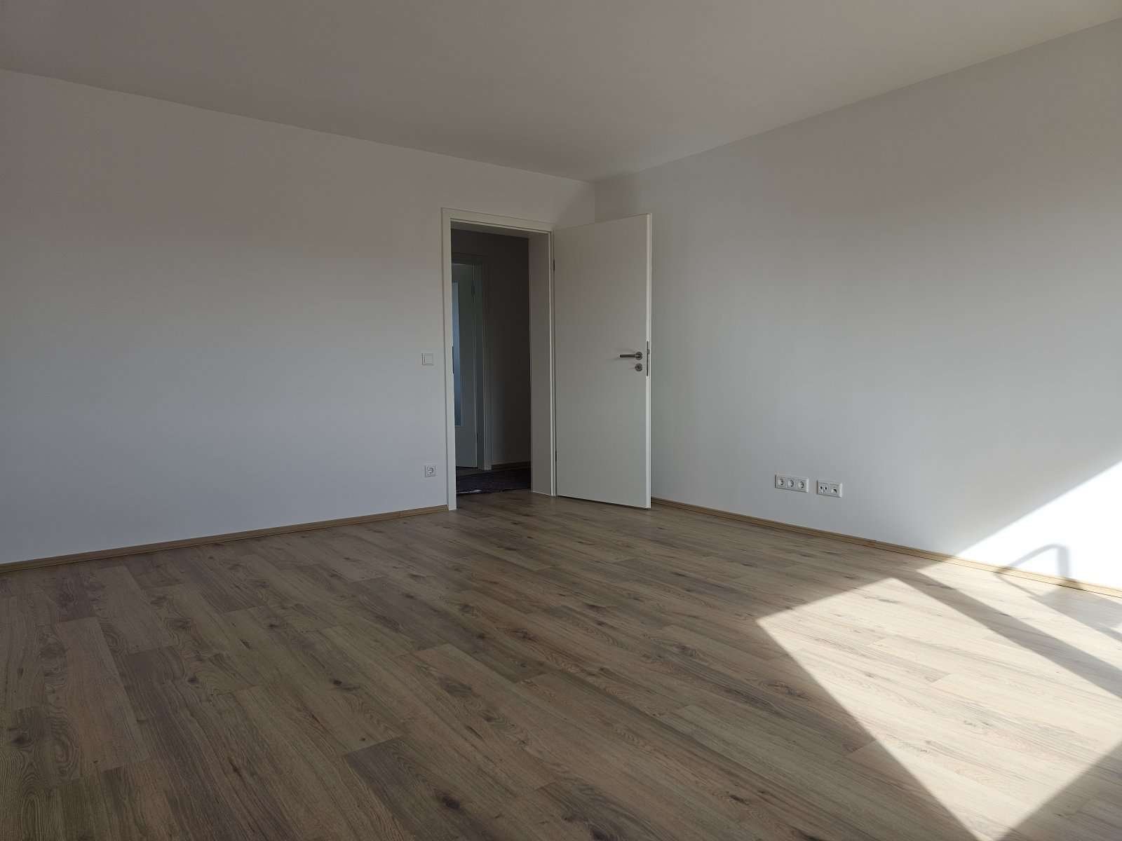 +++ Komplett sanierte 3-Zi.-Whg. mit Loggia+++