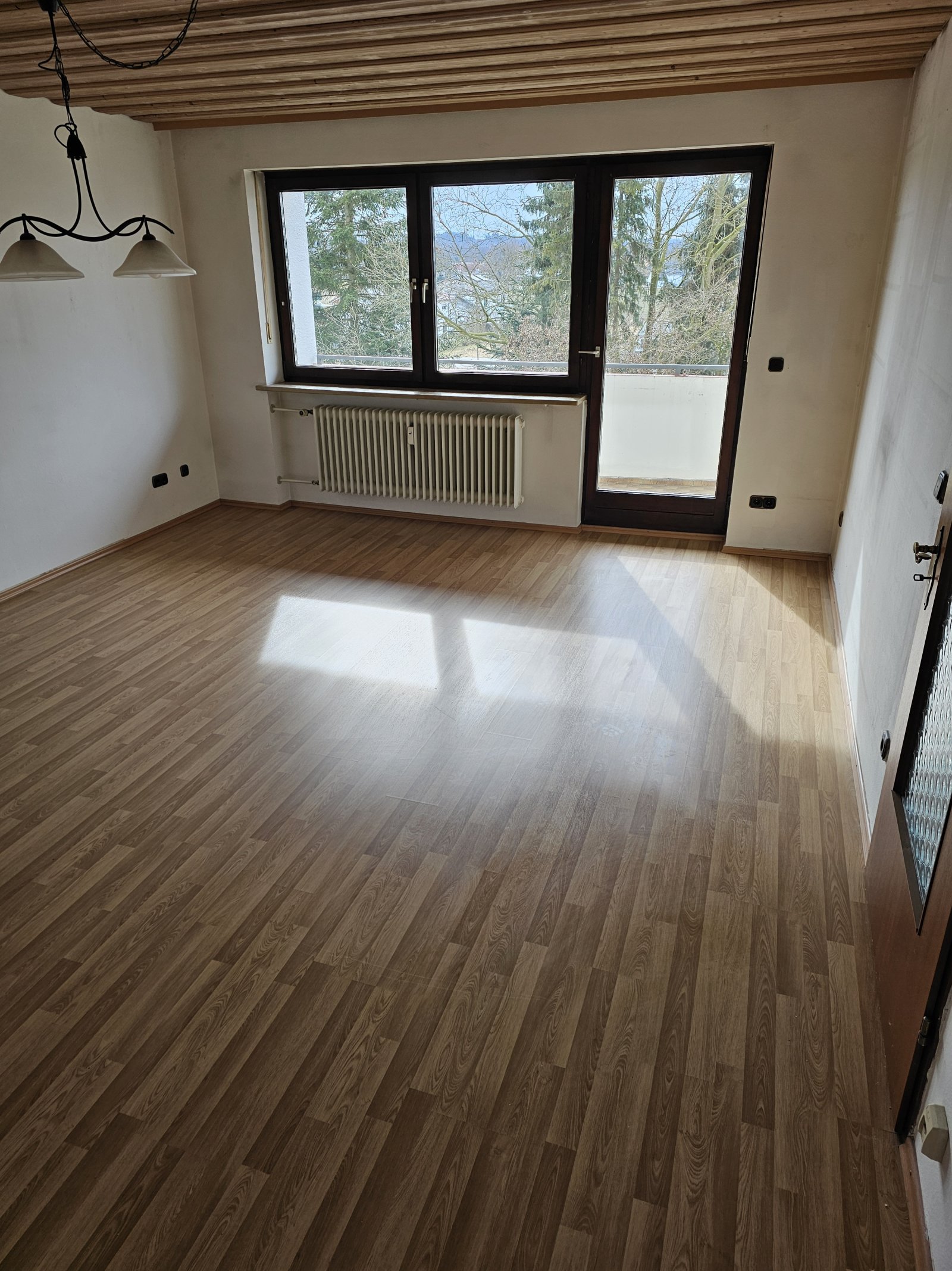 +++ Große 4-Zi.-Whg. mit Loggia und TG-Stellplatz +++