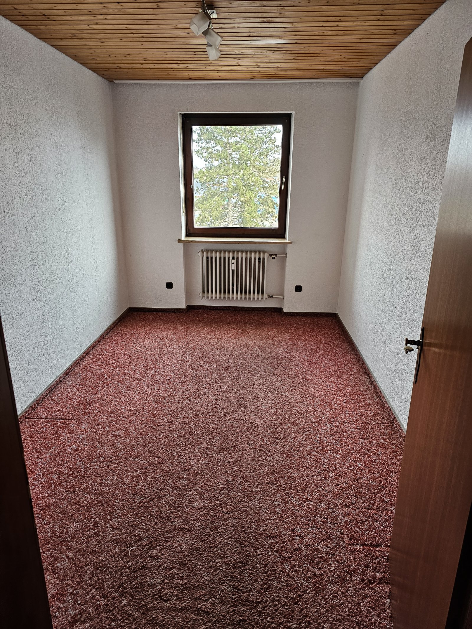 +++ Große 4-Zi.-Whg. mit Loggia und TG-Stellplatz +++