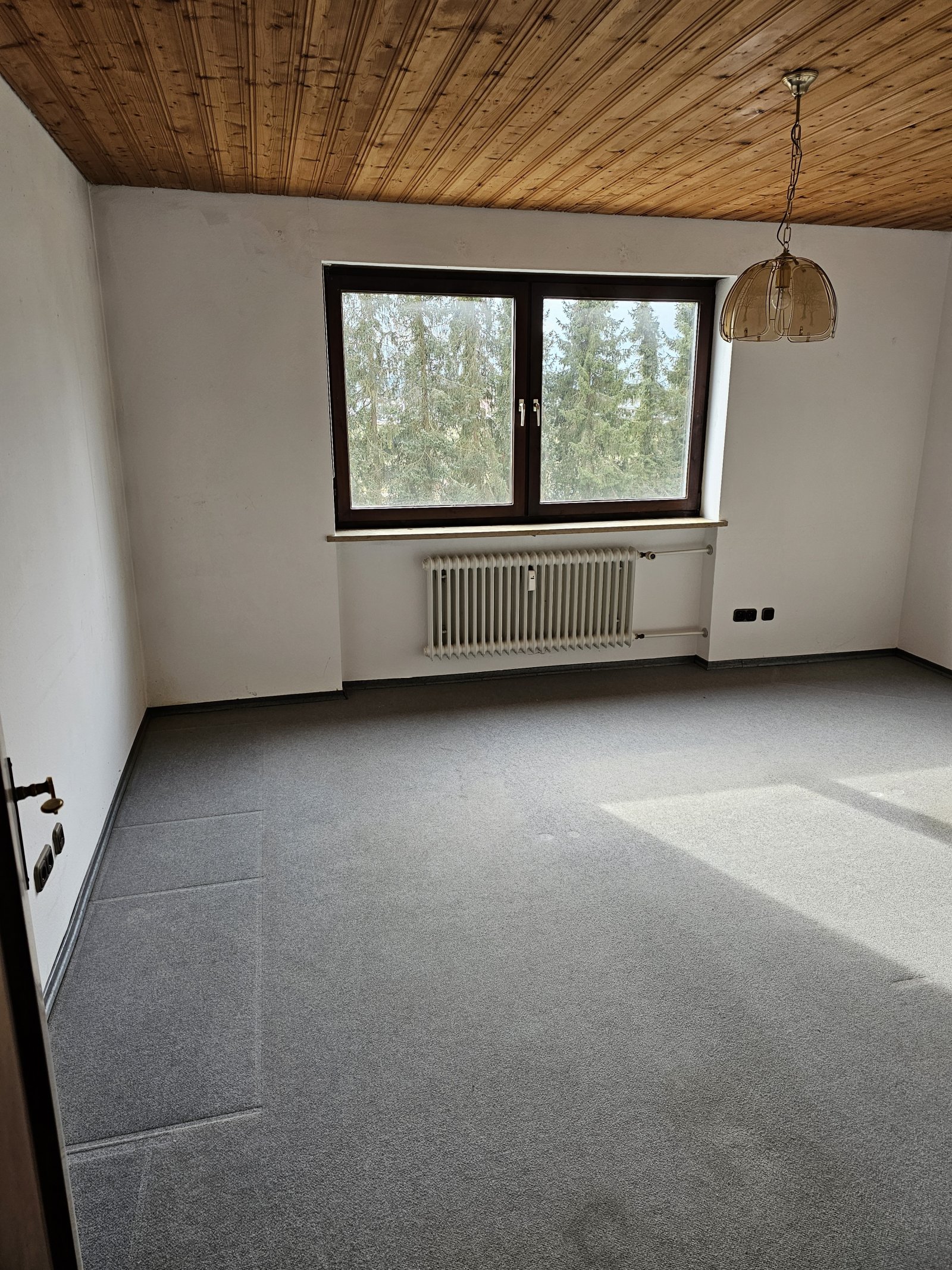 +++ Große 4-Zi.-Whg. mit Loggia und TG-Stellplatz +++