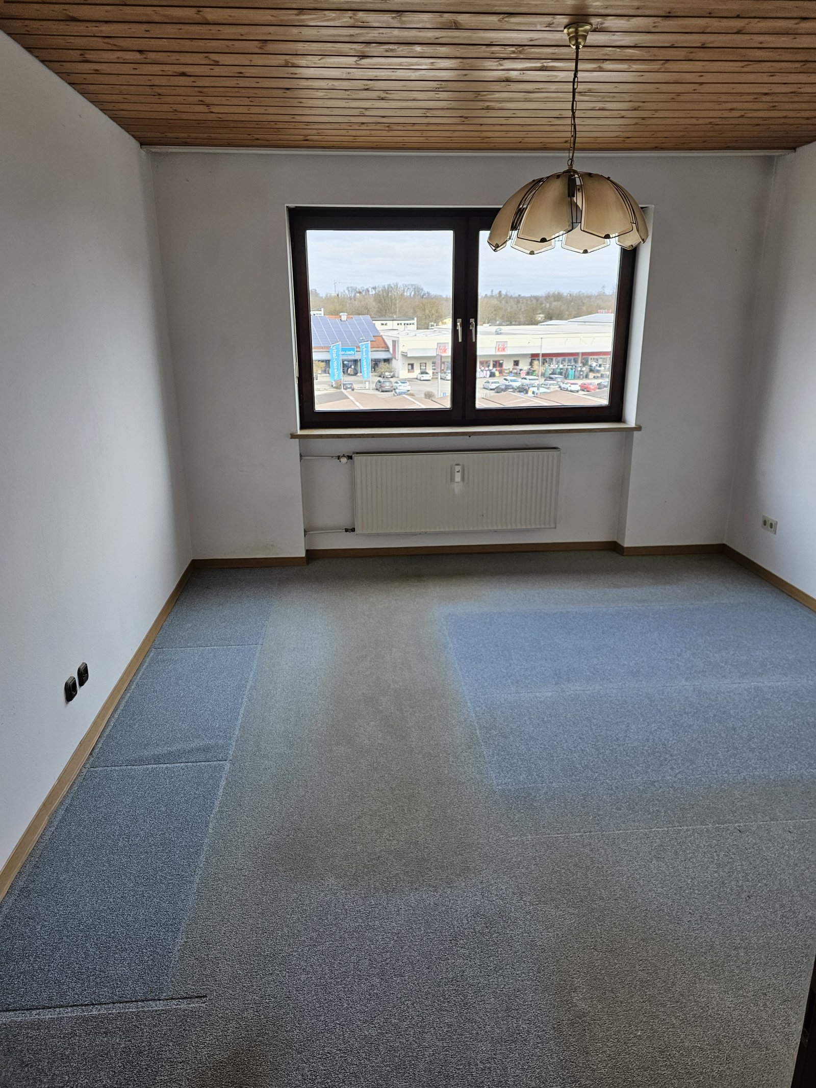 +++ Große 4-Zi.-Whg. mit Loggia und TG-Stellplatz +++