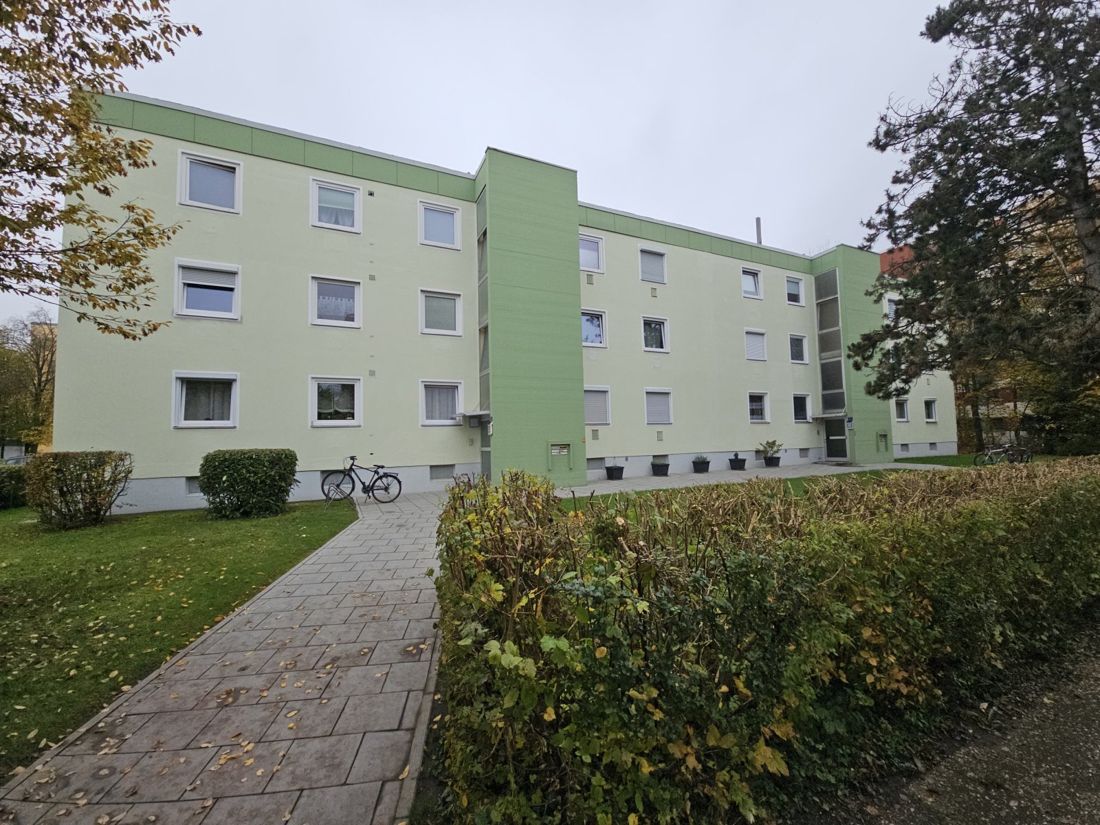 +++ Modernisierte 4.-Zi.-Whg. mit Kfz-Stellplatz +++