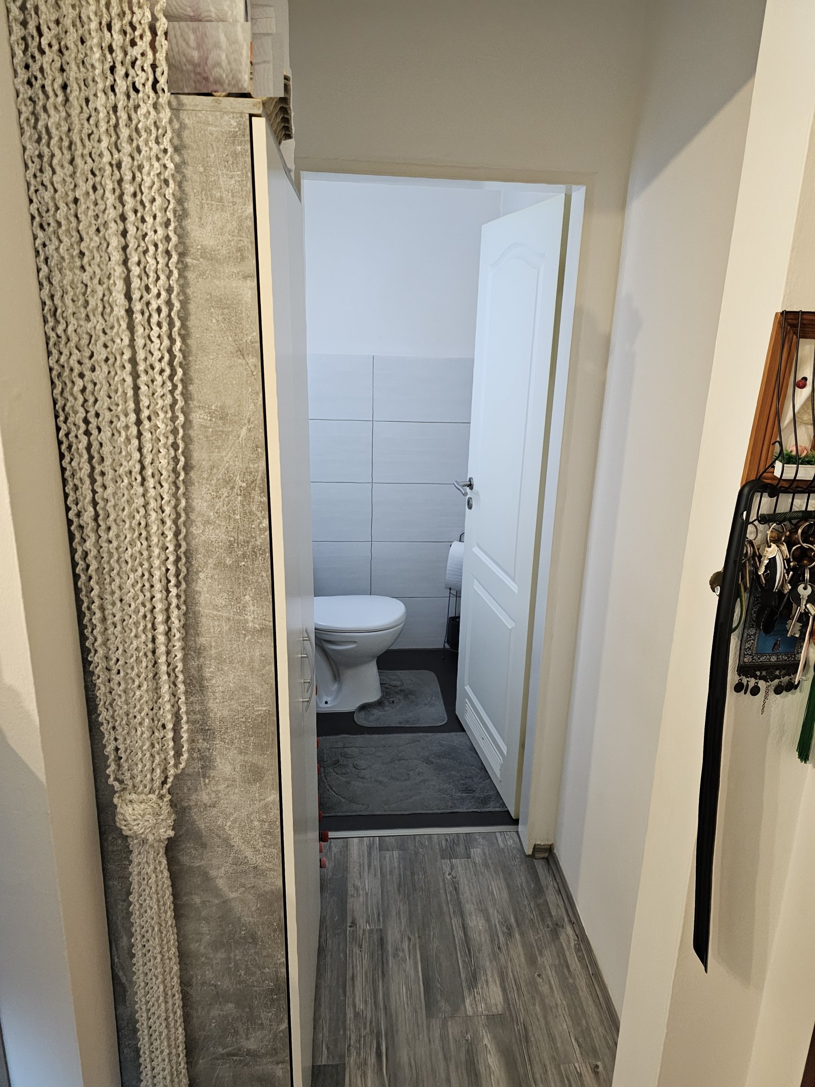 +++  Renovierte, sehr zentrale 4-Zi.Whg. mit Balkon und EBK+++