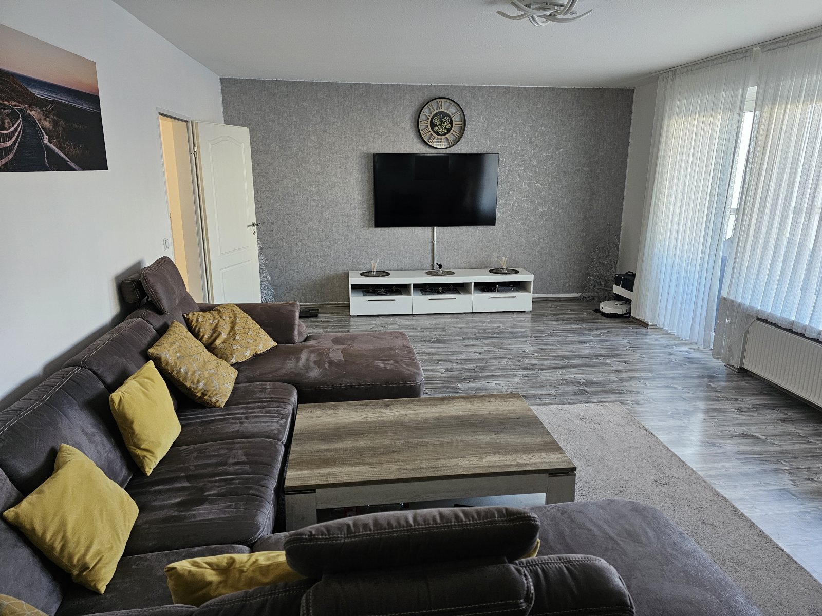 +++  Renovierte, sehr zentrale 4-Zi.Whg. mit Balkon und EBK+++