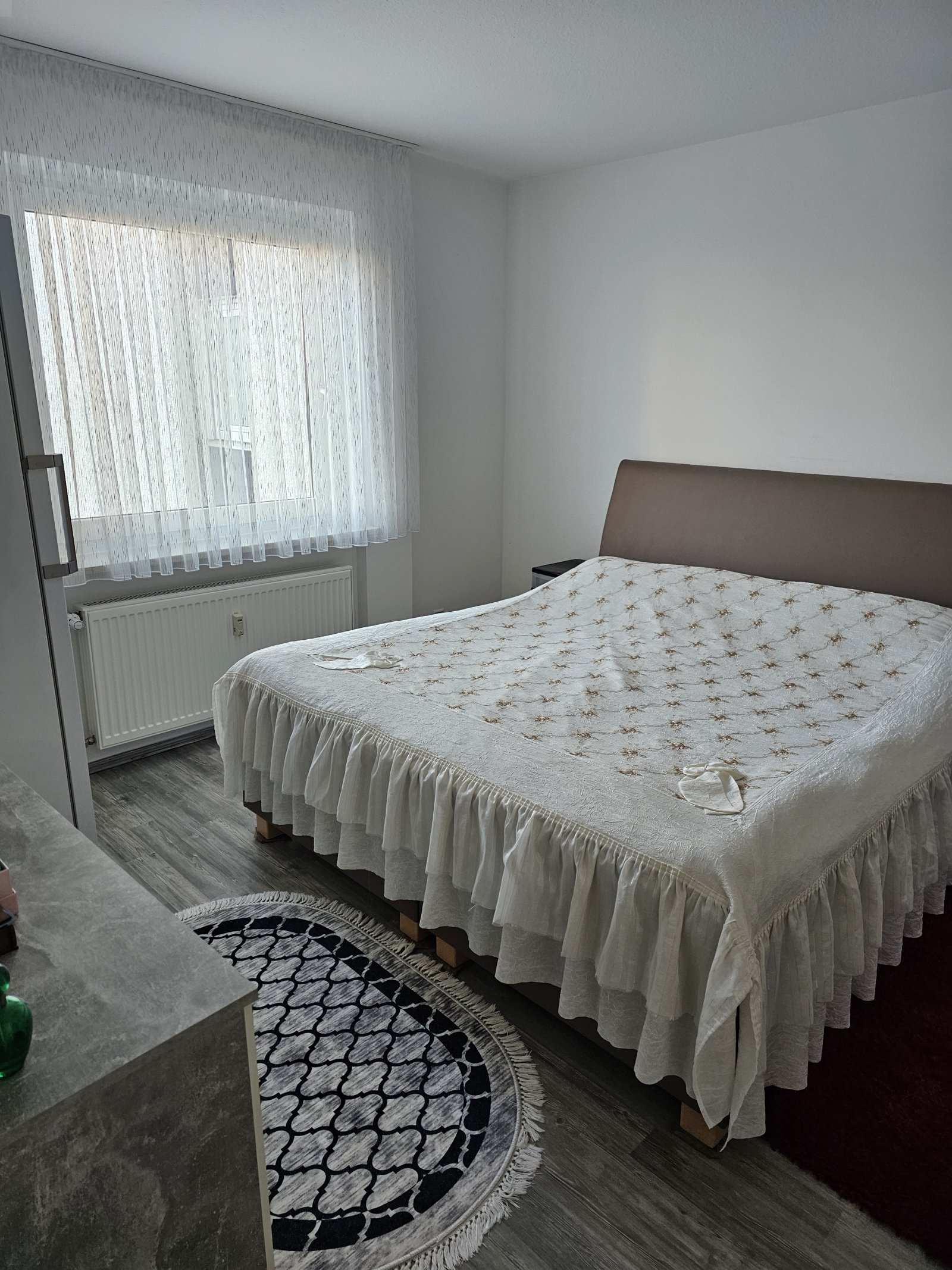 +++  Renovierte, sehr zentrale 4-Zi.Whg. mit Balkon und EBK+++