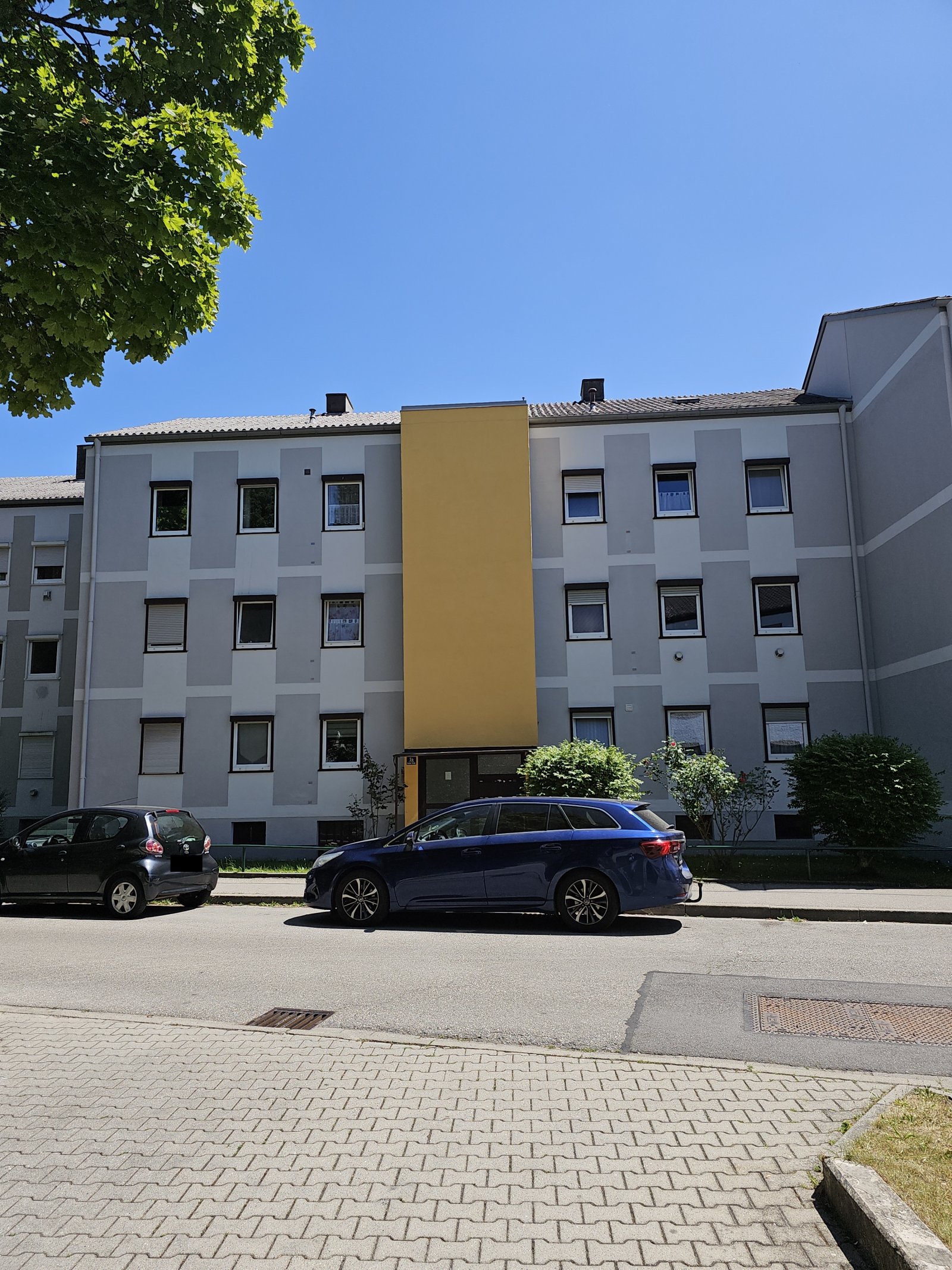 +++ Sehr zentral gelegene 3 Zi. -Whg. mit Balkon im 2. OG +++