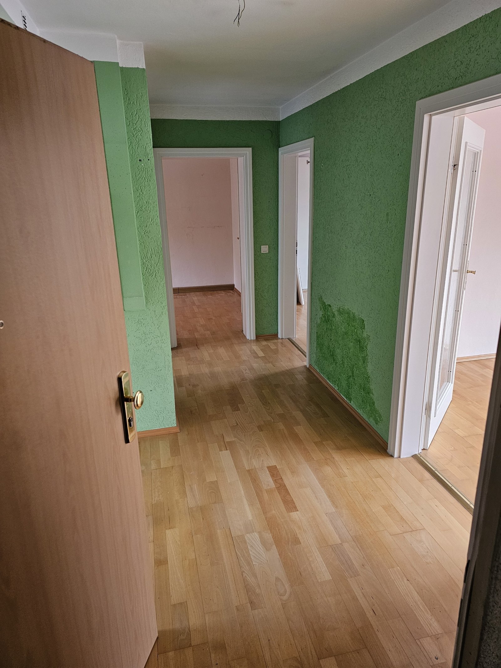 +++ Sehr zentral gelegene 3 Zi. -Whg. mit Balkon im 2. OG +++