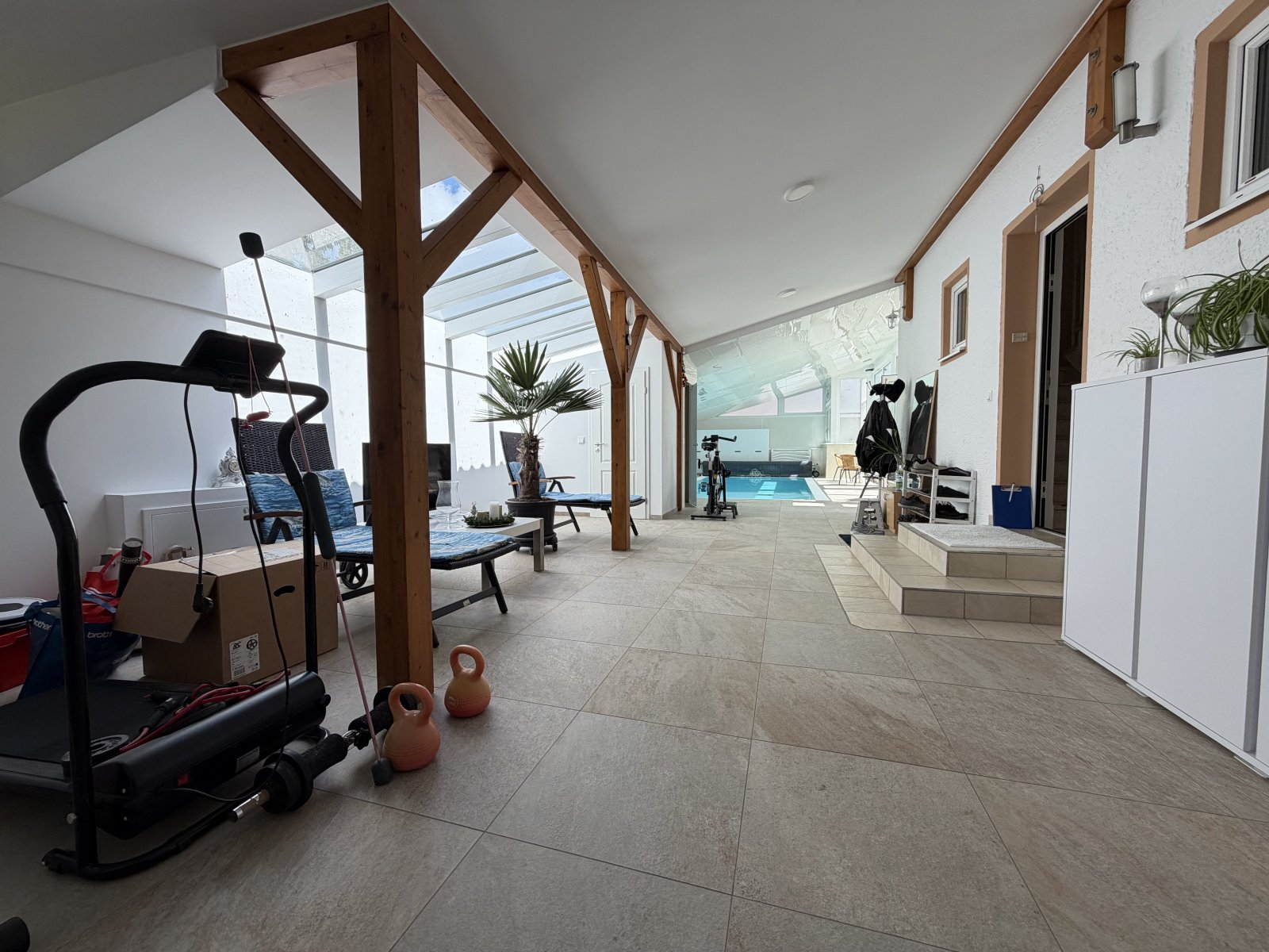 +++ modernisiertes EFH mit Indoorpool und Wellnessbereich+++