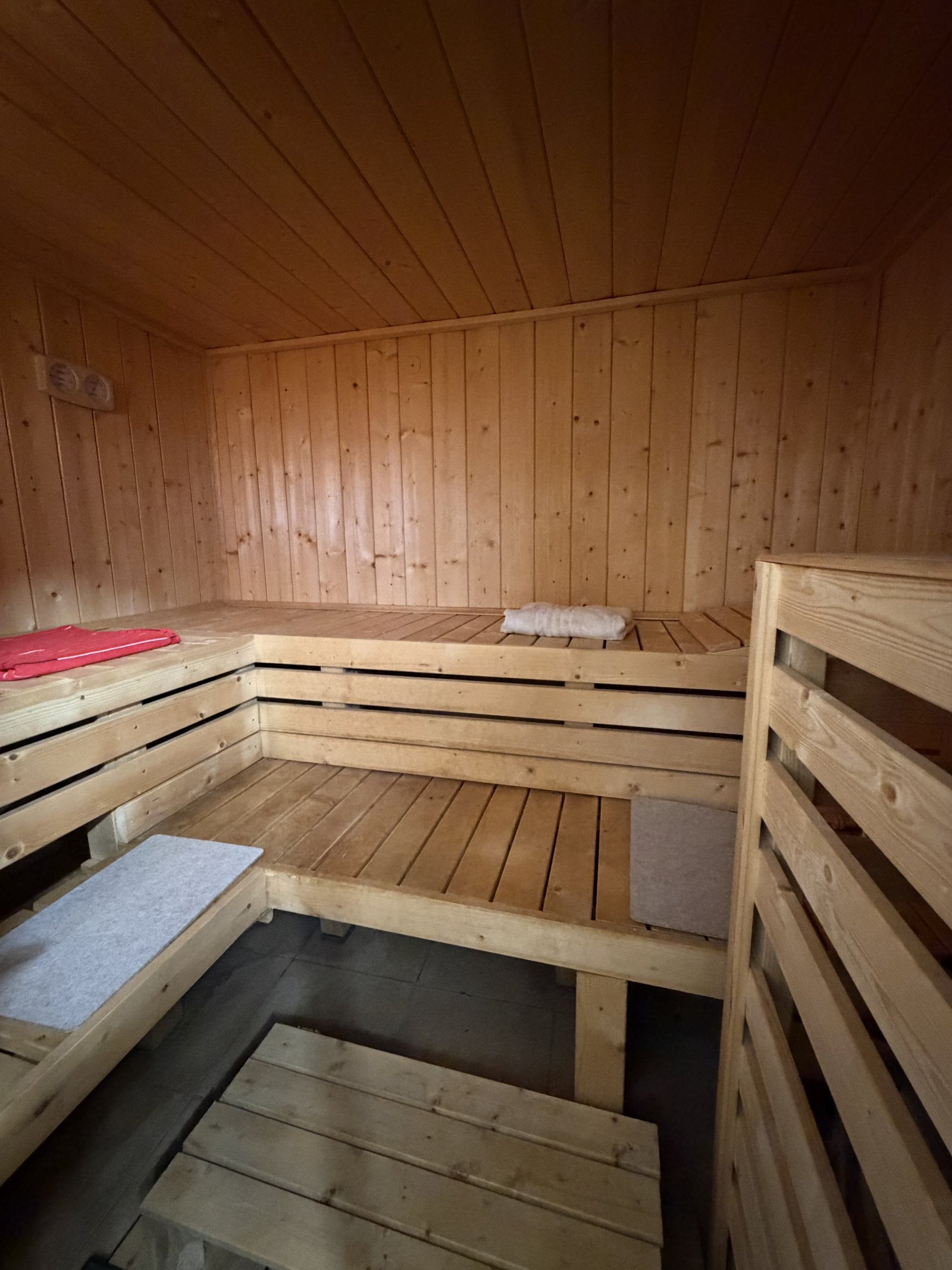 +++ modernisiertes EFH mit Indoorpool und Wellnessbereich+++