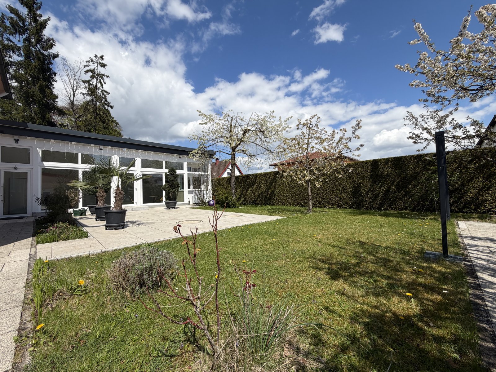 +++ modernisiertes EFH mit Indoorpool und Wellnessbereich+++