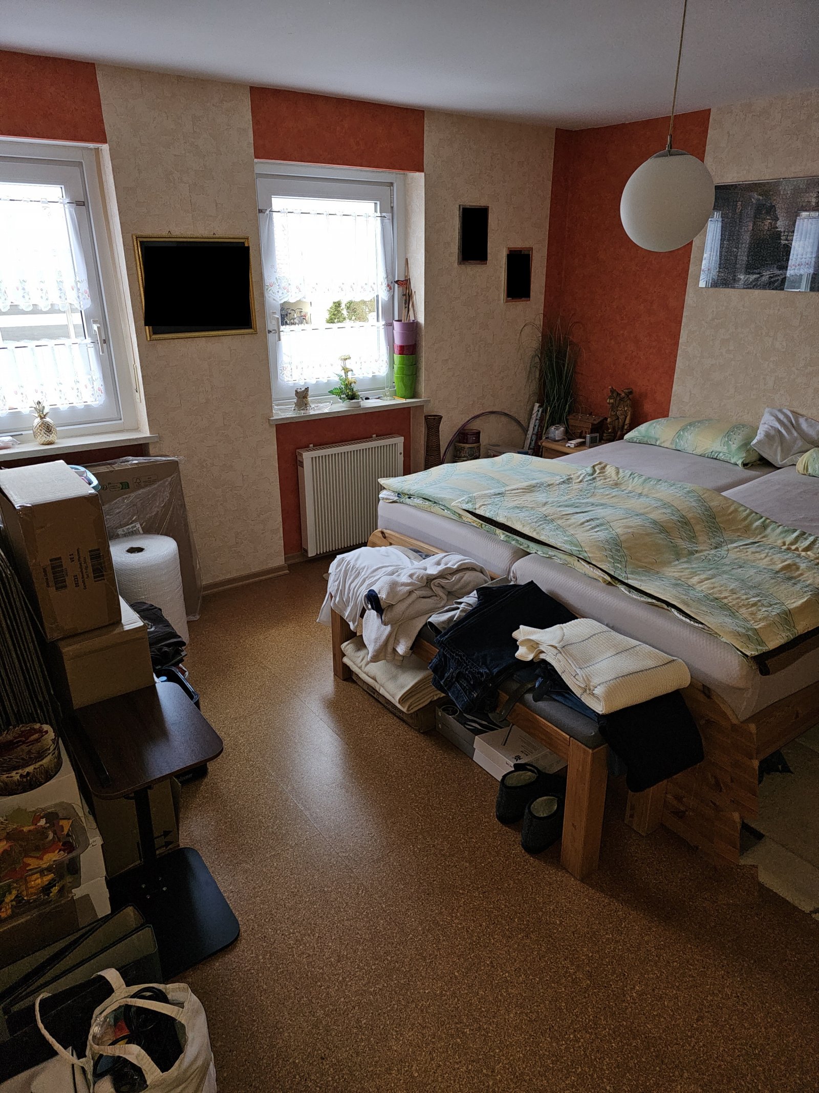 +++ Zentrale 2- Zi.-Hochparterre-Whg. mit Balkon und EBK +++
