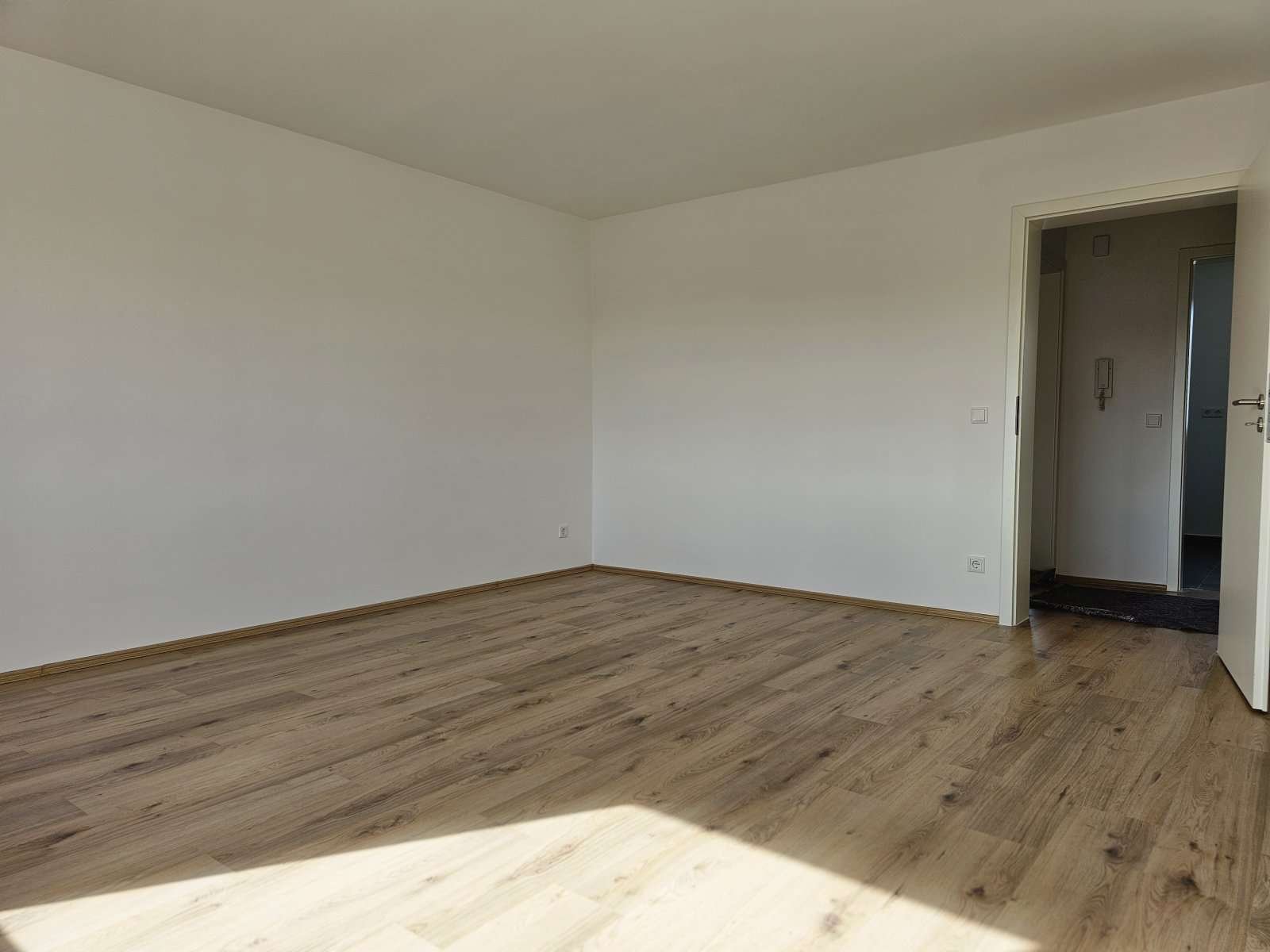 +++ Komplett sanierte 3-Zi.-Whg. mit Loggia+++
