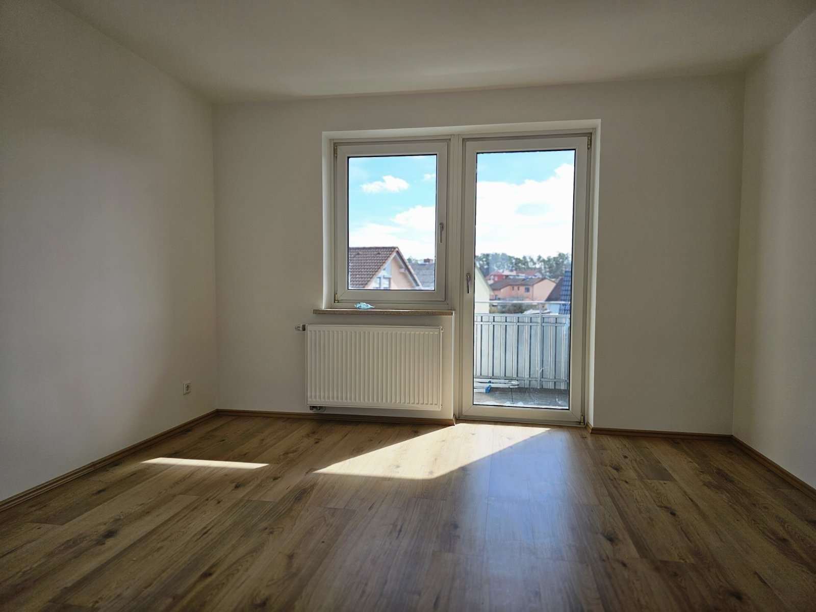 +++ Komplett sanierte 3-Zi.-Whg. mit Loggia+++