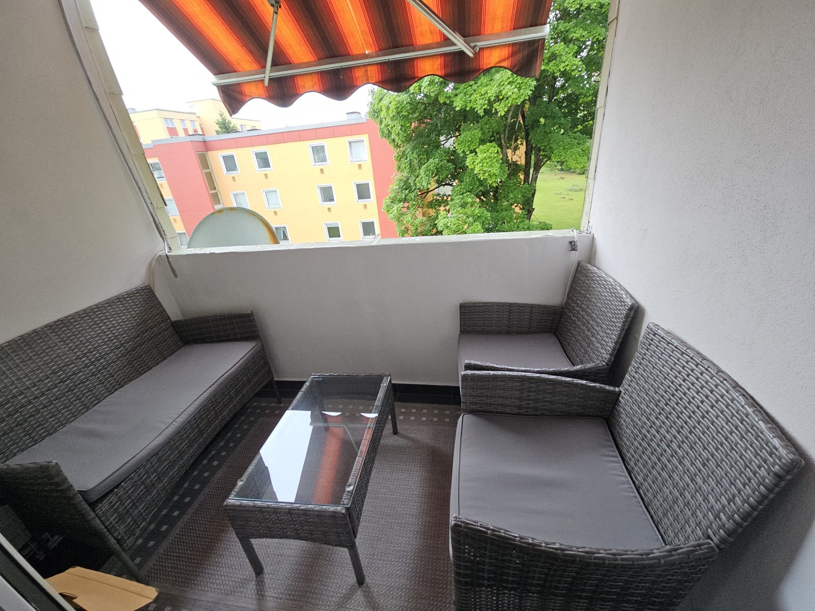 +++ Große moderne 4.-Zi.-Whg. mit Kfz-Stellplatz und Balkon+++