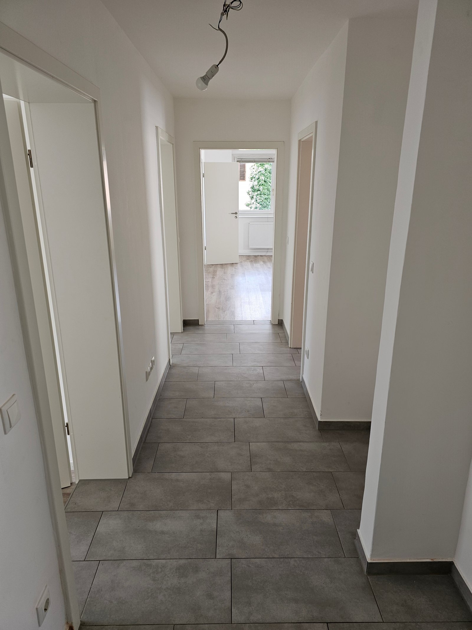 +++ Helle 4 -Zi.-Whg. im 1. OG mit EBK und Balkon +++