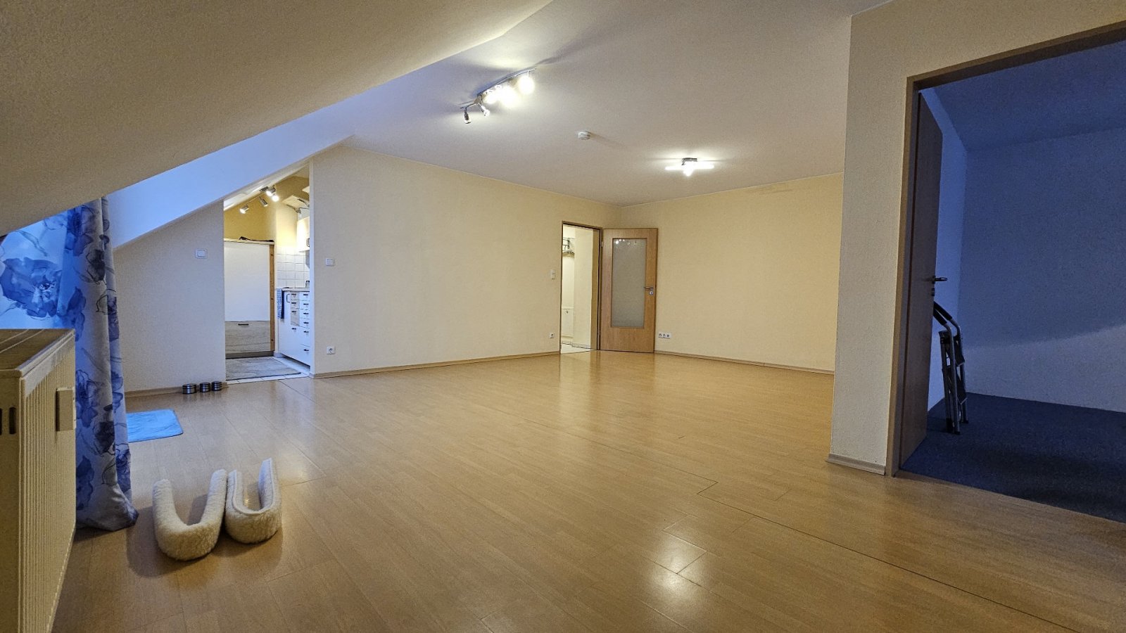 +++Gepflegte 3-Zimmer-Wohnung mit Balkon, EBK und TGstellplatz+++