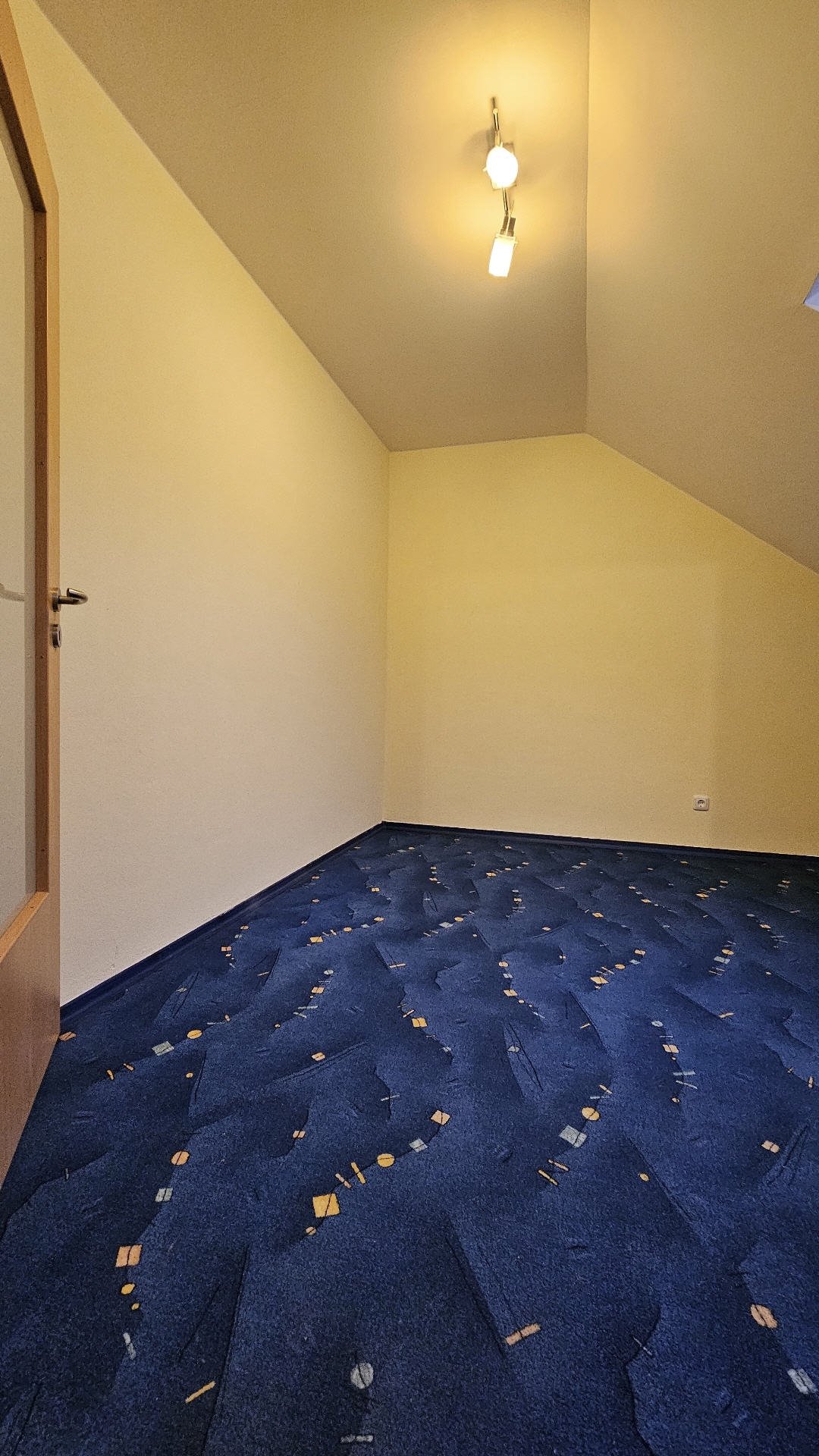 +++Gepflegte 3-Zimmer-Wohnung mit Balkon, EBK und TGstellplatz+++