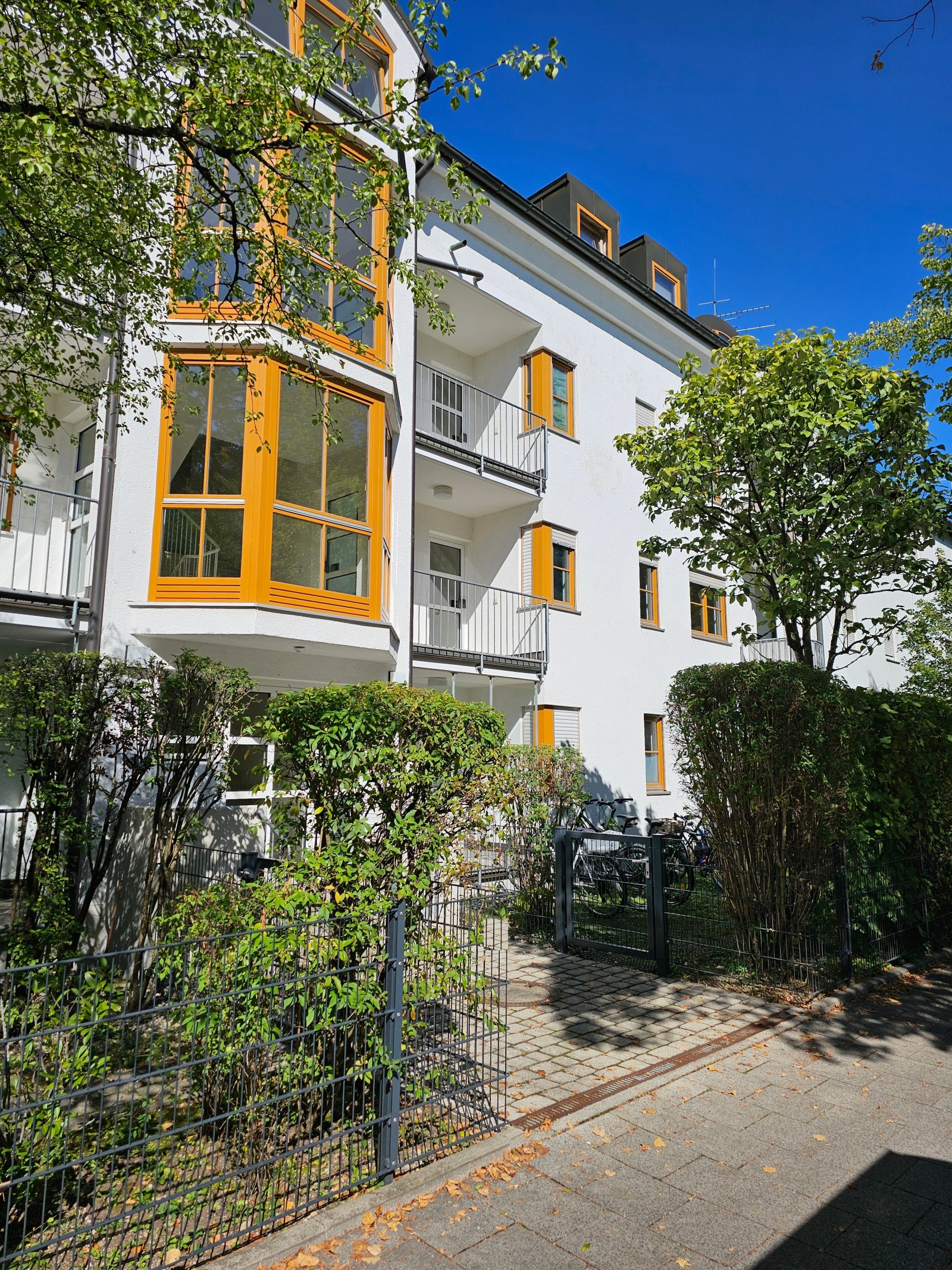+++ Helle 1-Zi.-Whg. im 1. OG mit EBK, Balkon und Aufzug +++