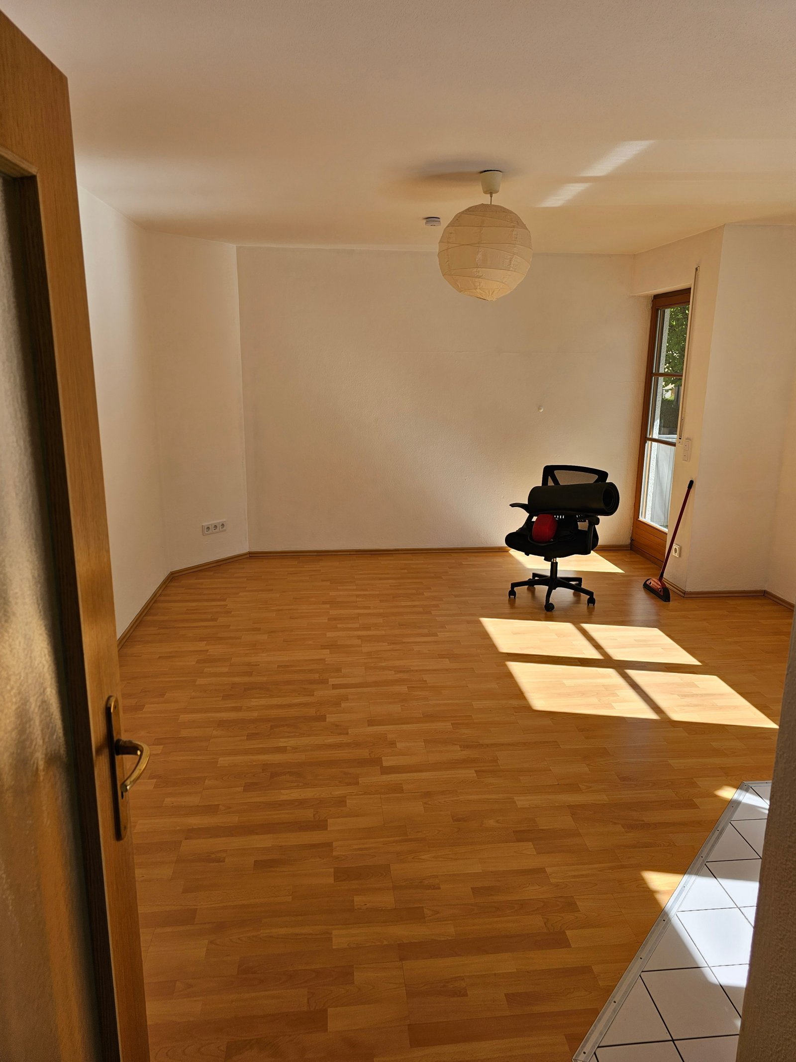 +++ Helle 1-Zi.-Whg. im 1. OG mit EBK, Balkon und Aufzug +++