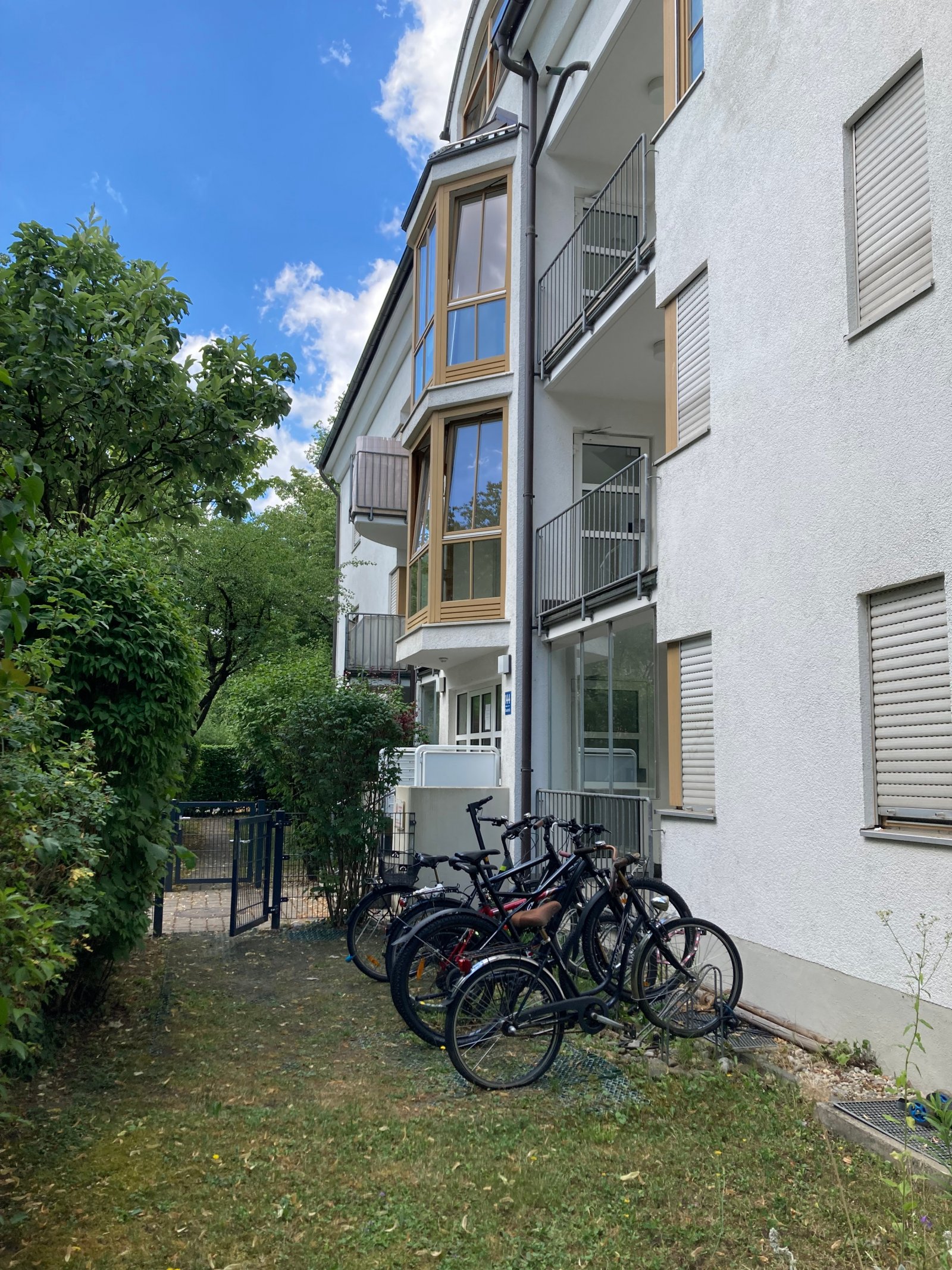 +++ Helle 1-Zi.-Whg. im 1. OG mit EBK, Balkon und Aufzug +++