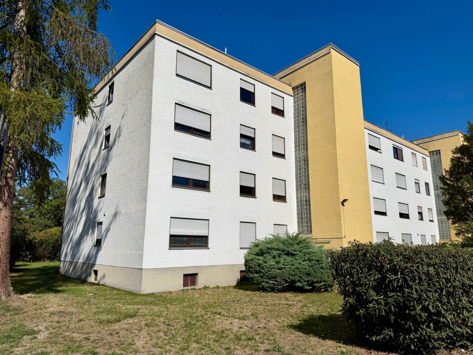 +++ Helle und freundliche 3-Zi-Wohnung mit Loggia, Aufzug und Tiefgarage +++