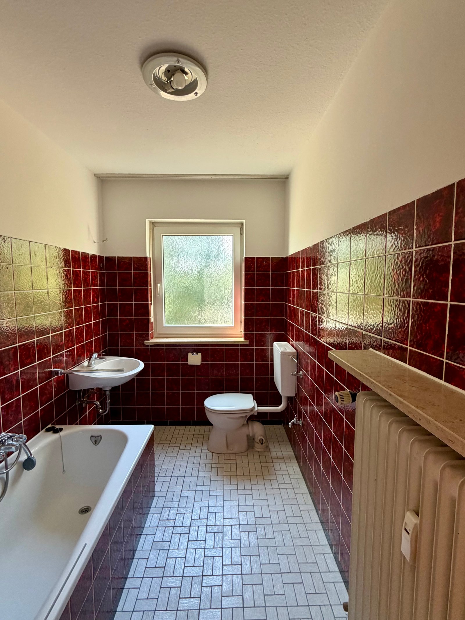 +++ Helle und freundliche 3-Zi-Wohnung mit Loggia, Aufzug und Tiefgarage +++
