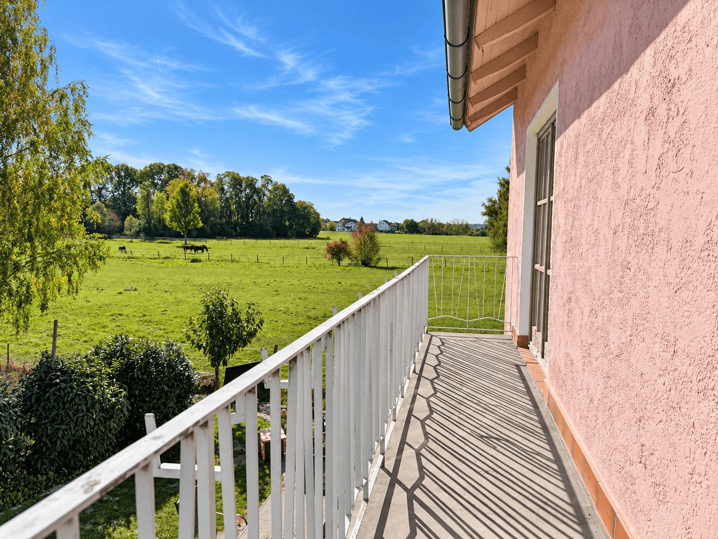 +++ Wohnen in Alleinlage – 4 Zimmer, sonniger Südbalkon & Gartenidylle +++