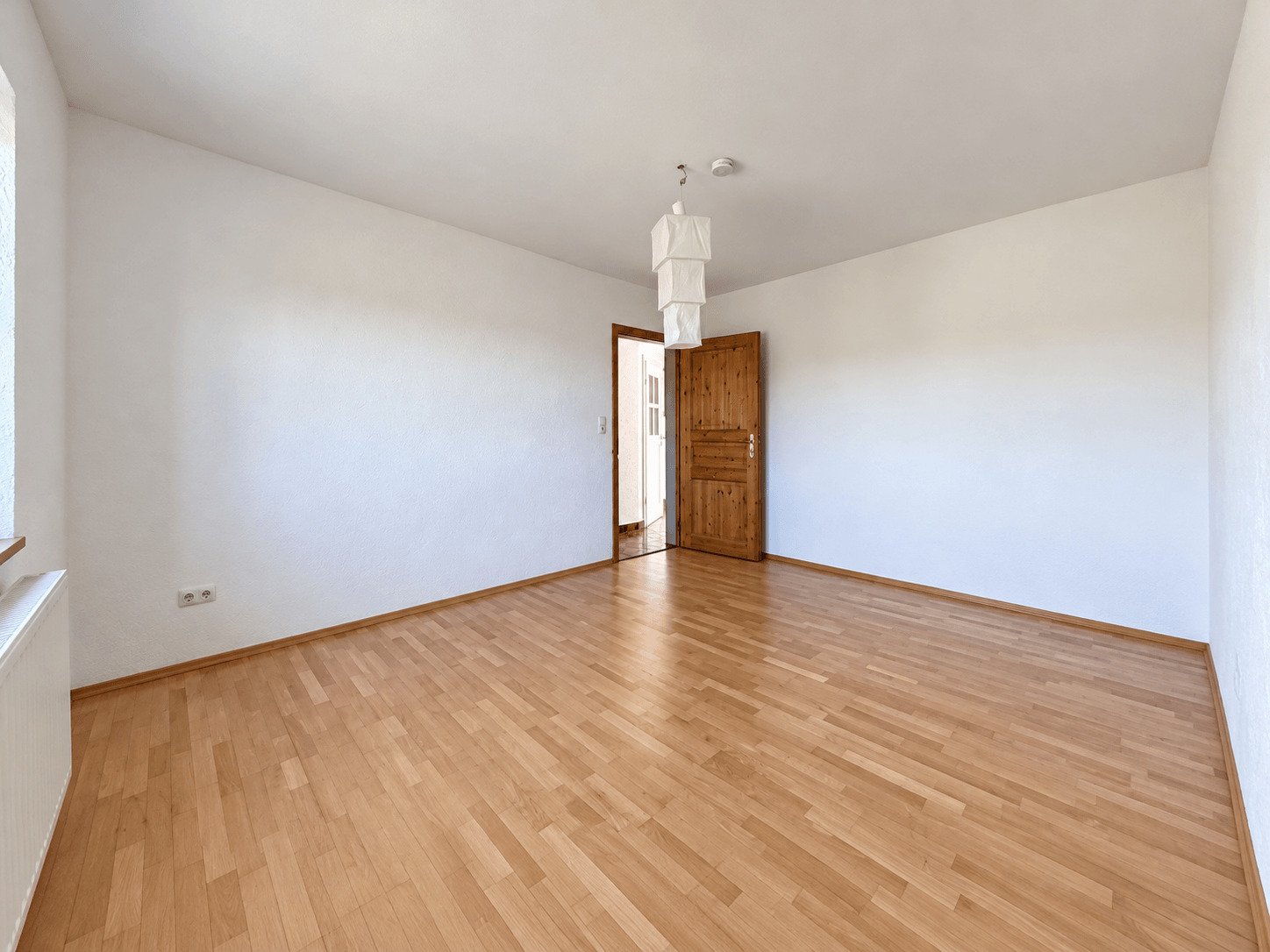 +++ Wohnen in Alleinlage – 4 Zimmer, sonniger Südbalkon & Gartenidylle +++