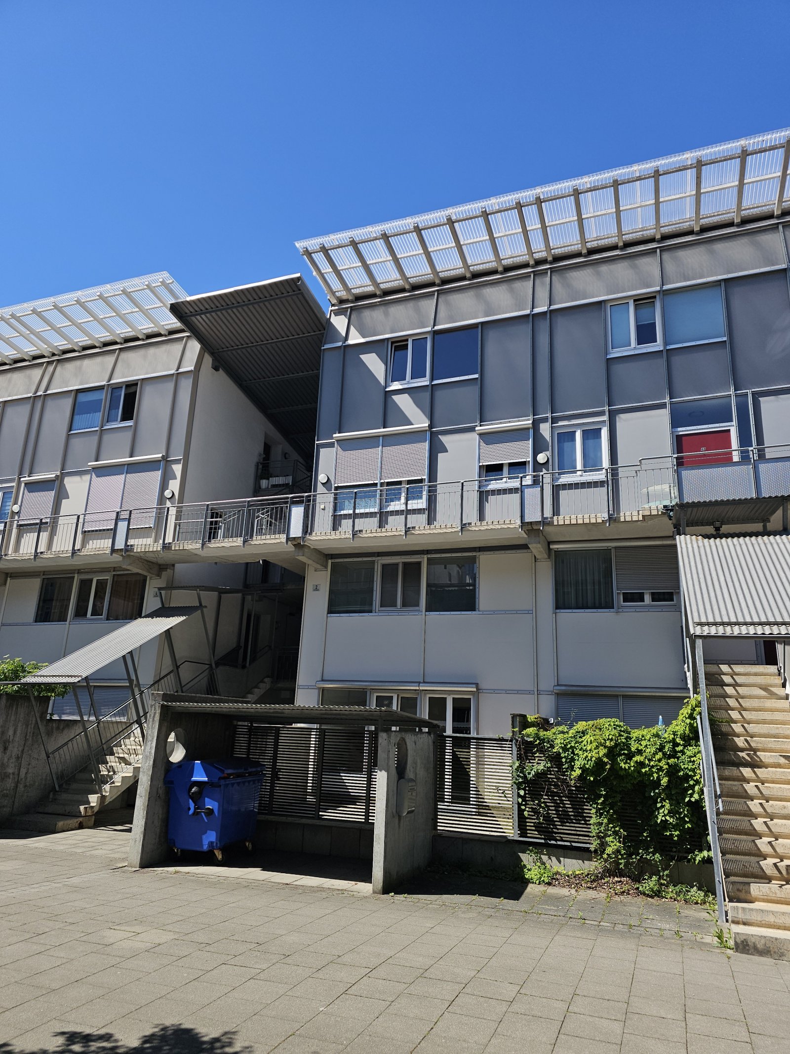 Hausansicht Eingangsseite Hausansicht Eingangsseite