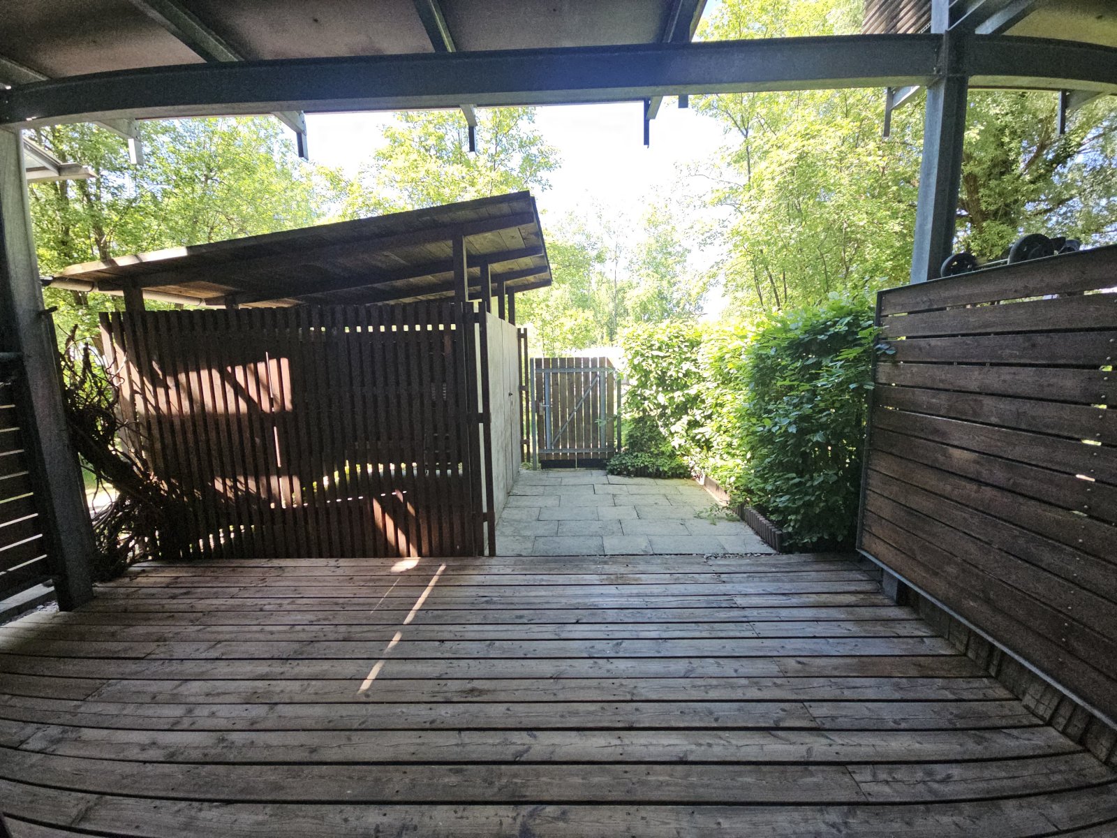 Terrasse WZ mit Schuppen Terrasse WZ mit Schuppen