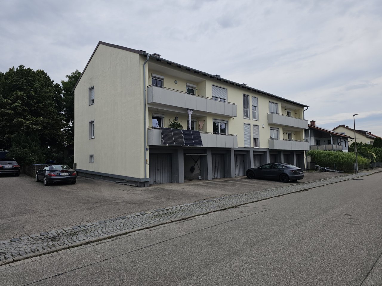 Straßenseite Straßenseite